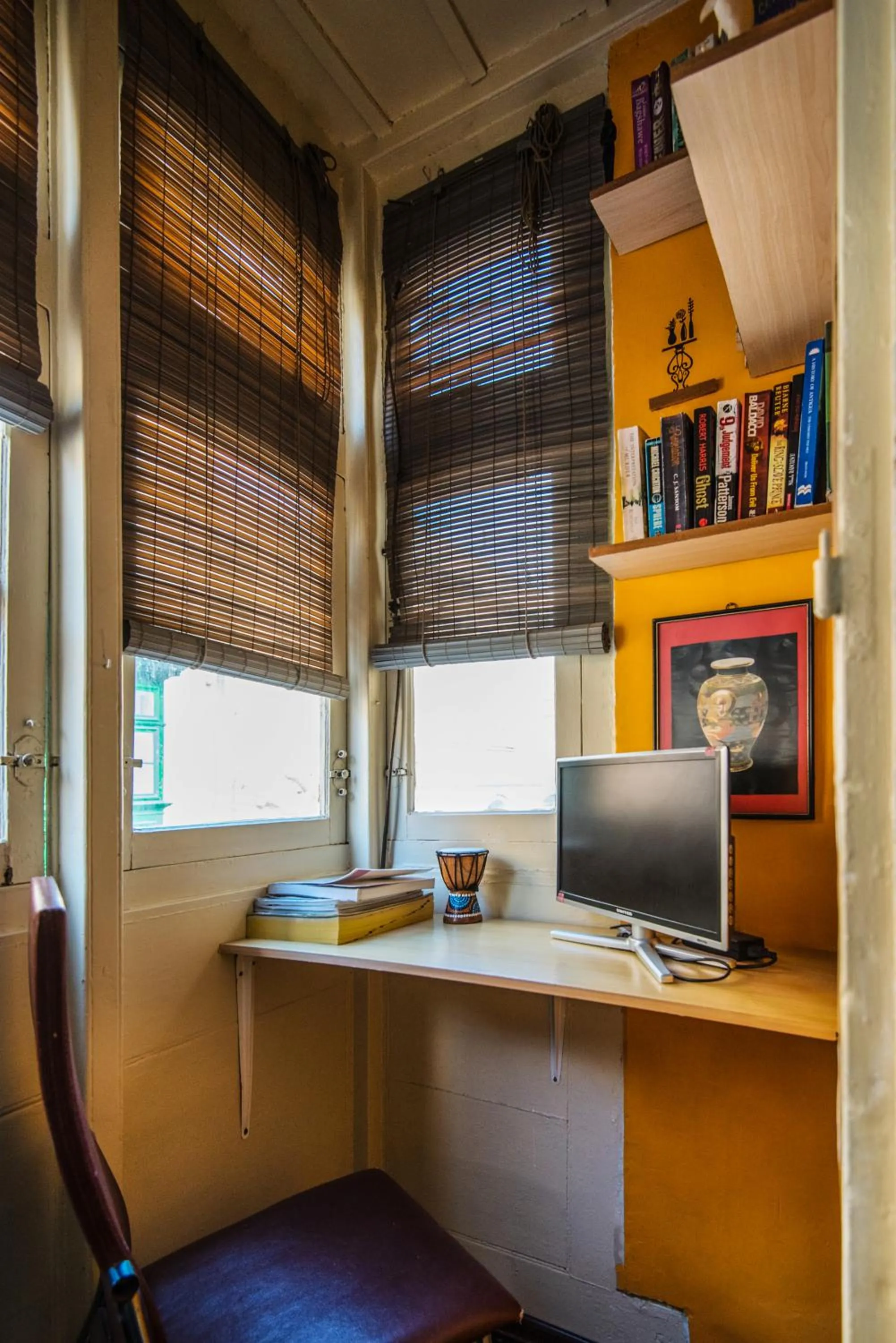 Library in Five Trees