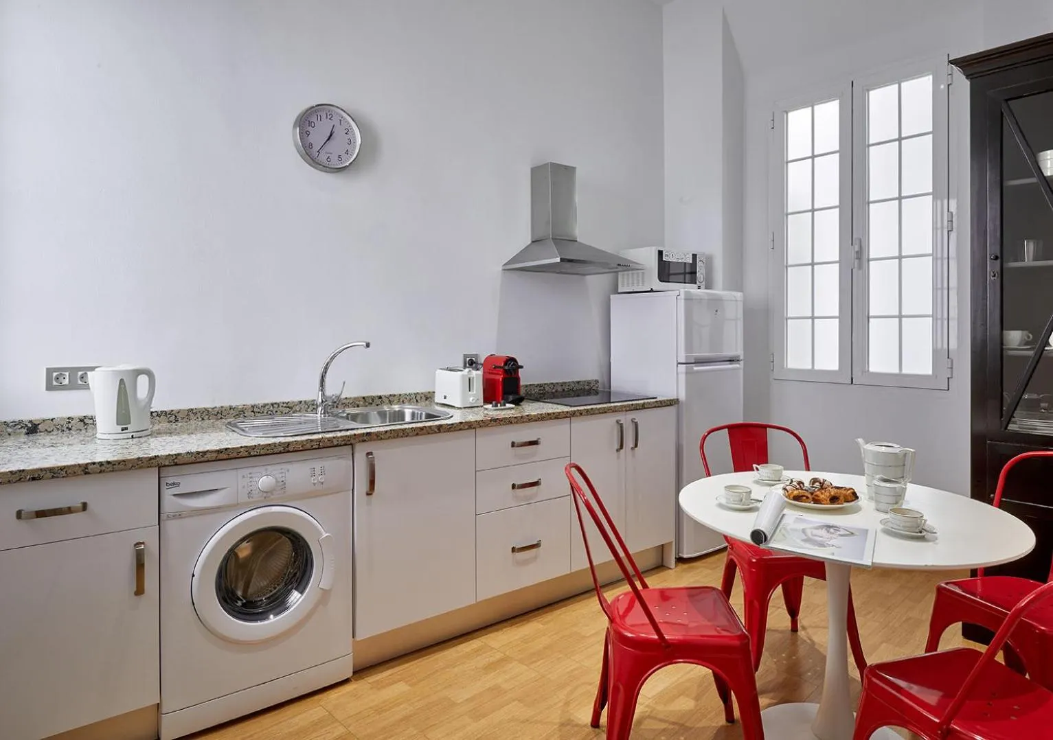 Kitchen or kitchenette in Lodgingmalaga Plaza Constitucion