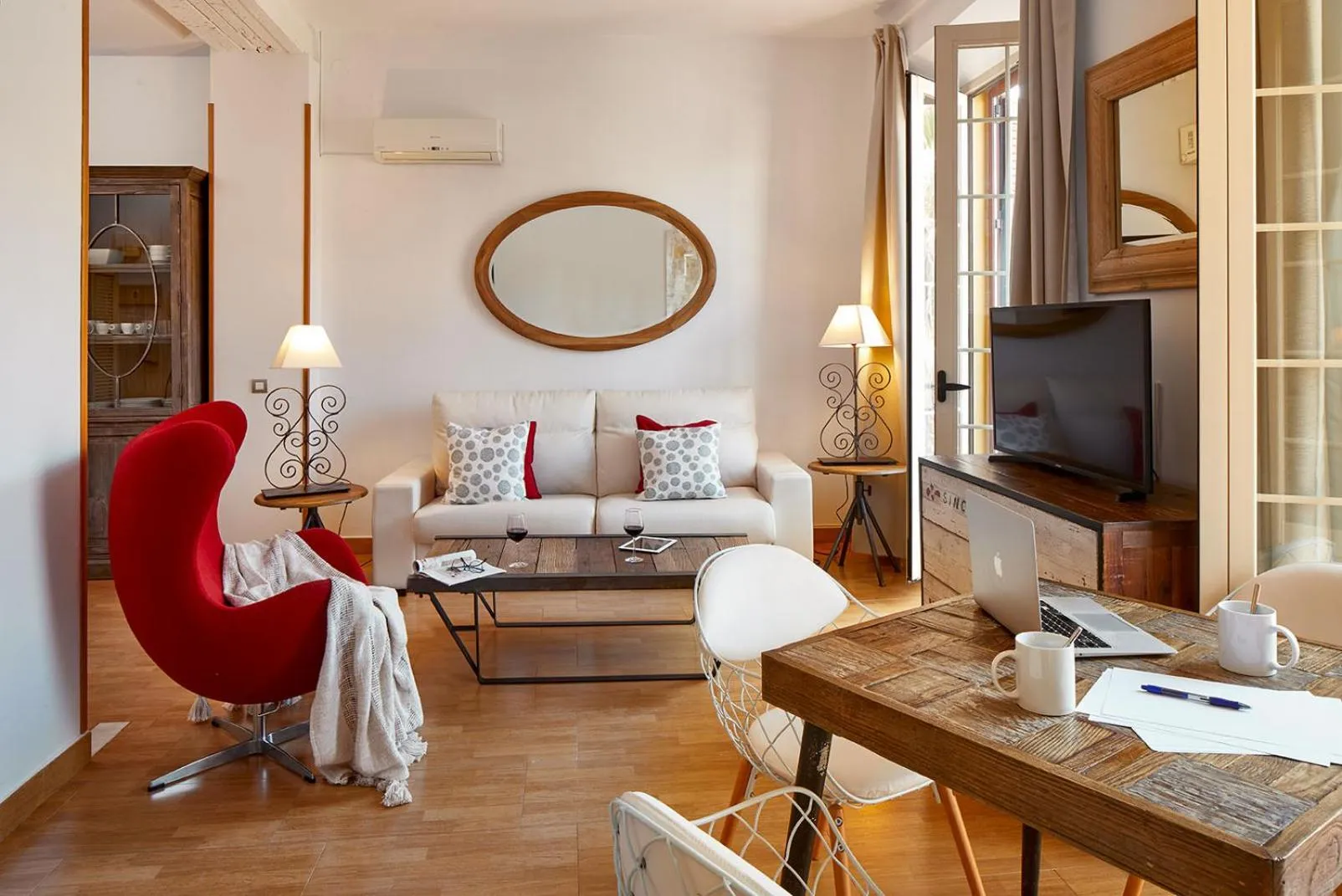 Balcony/Terrace, Bed in Lodgingmalaga Plaza Constitucion