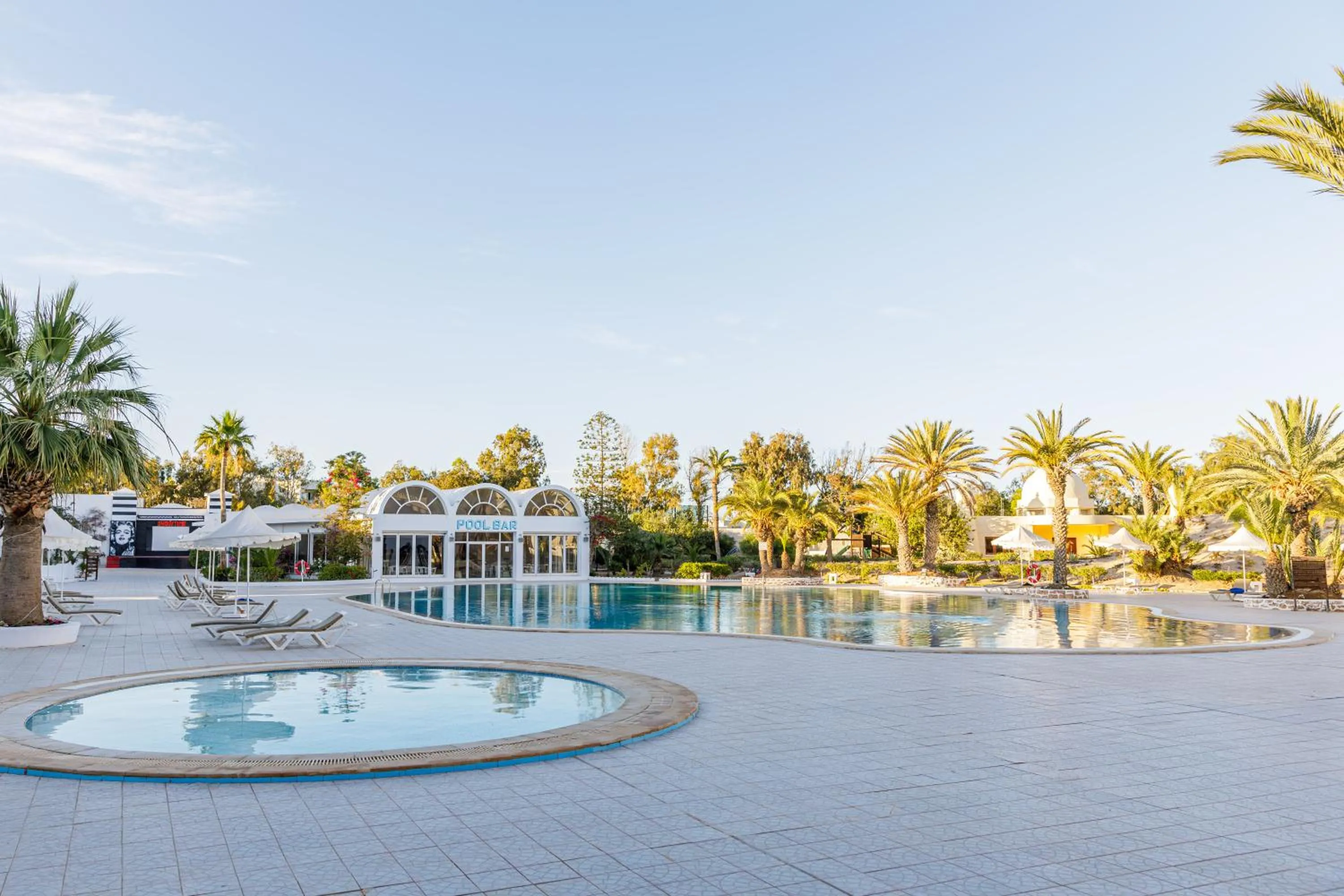Swimming pool in Iris Hotel & Thalasso