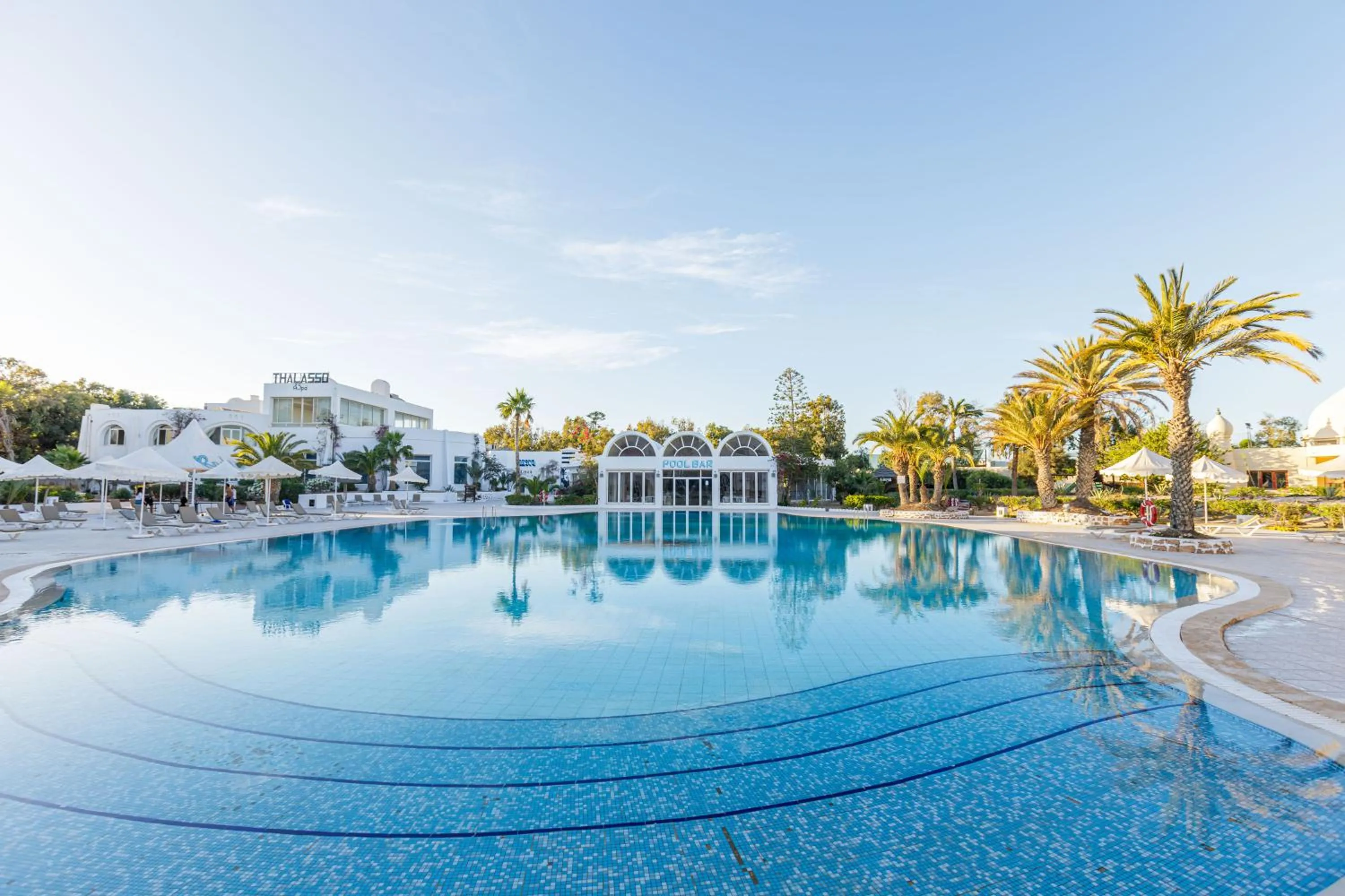 Swimming pool in Iris Hotel & Thalasso