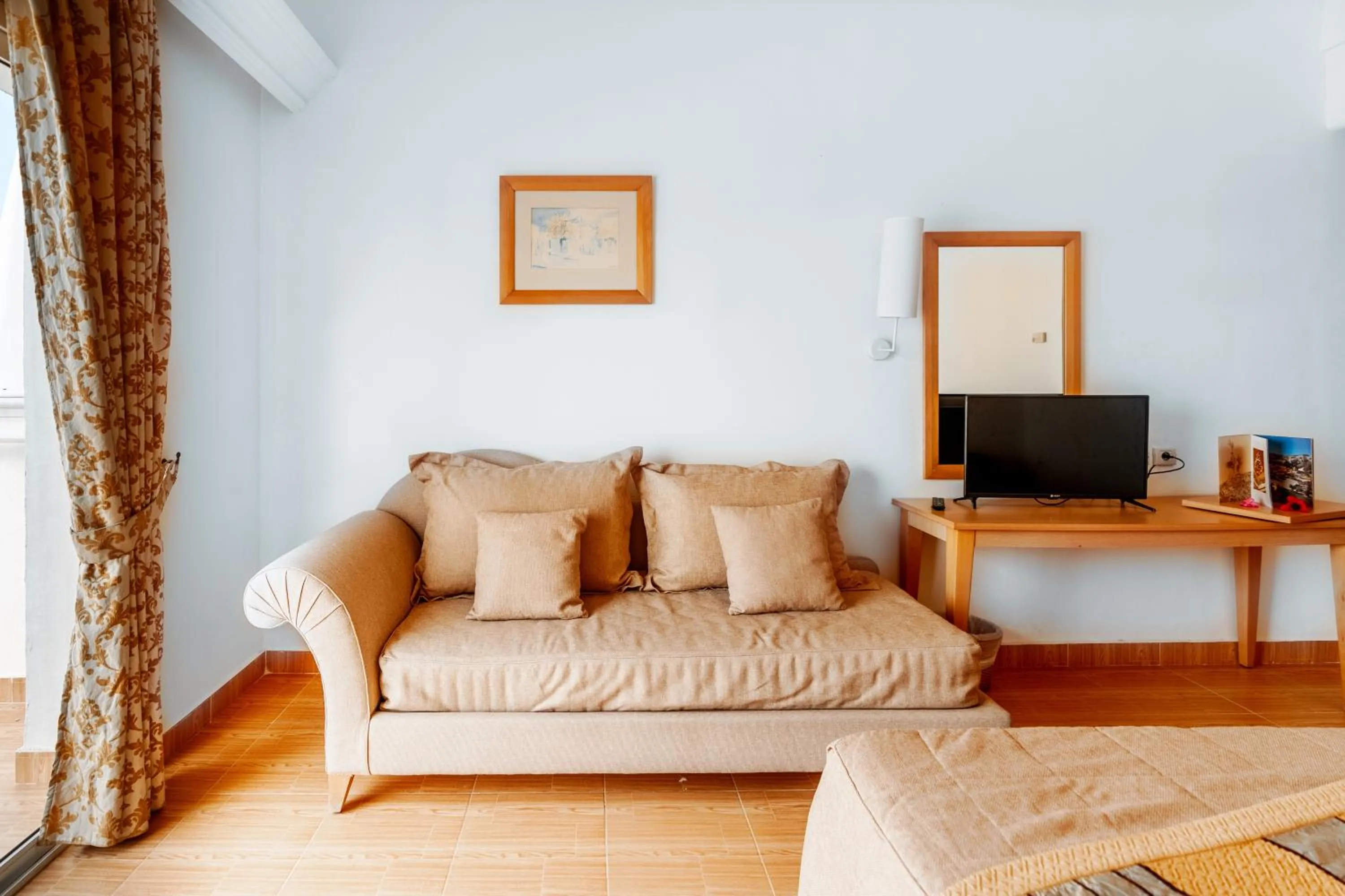 Iris Hotel & Thalasso