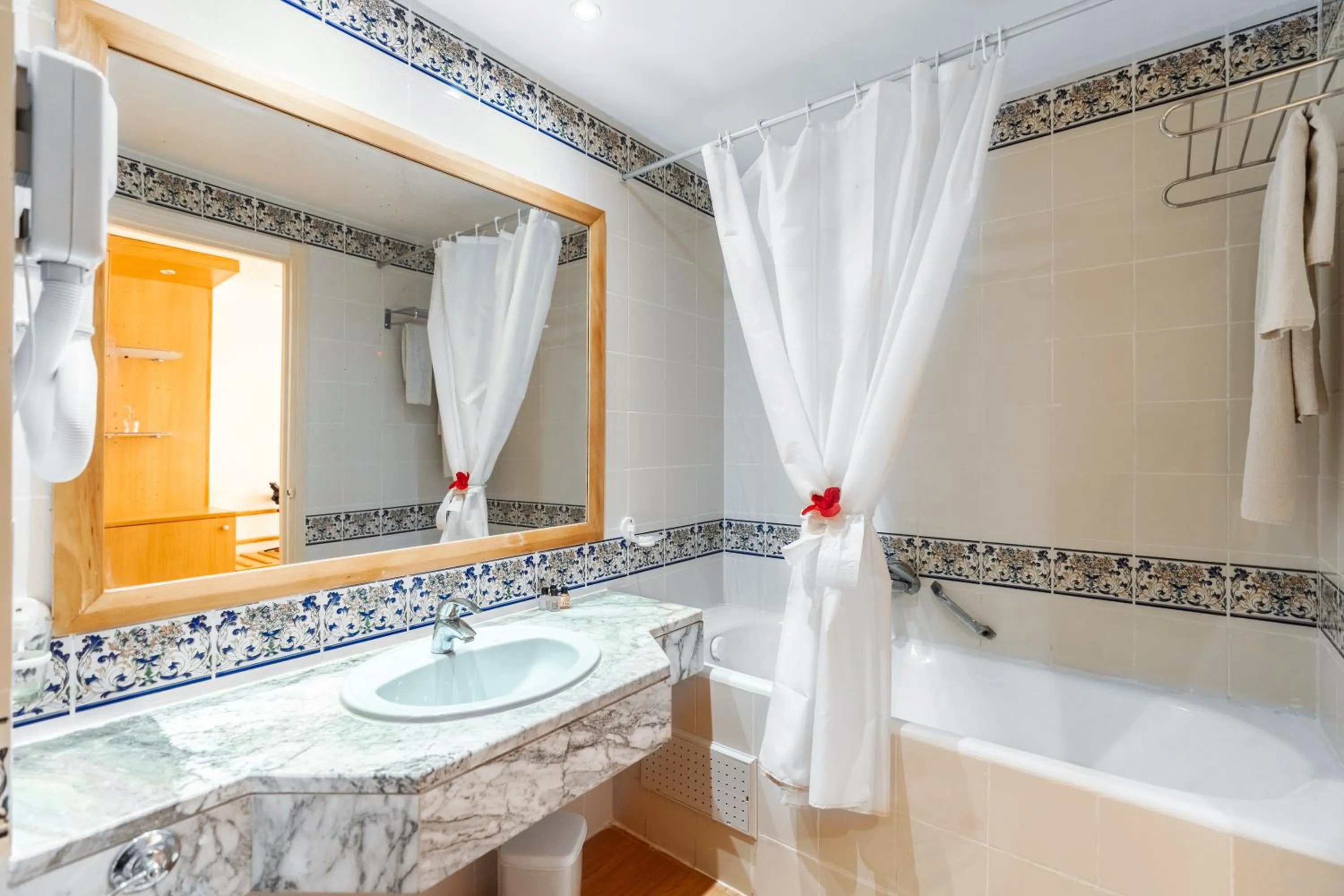 Bathroom in Iris Hotel & Thalasso