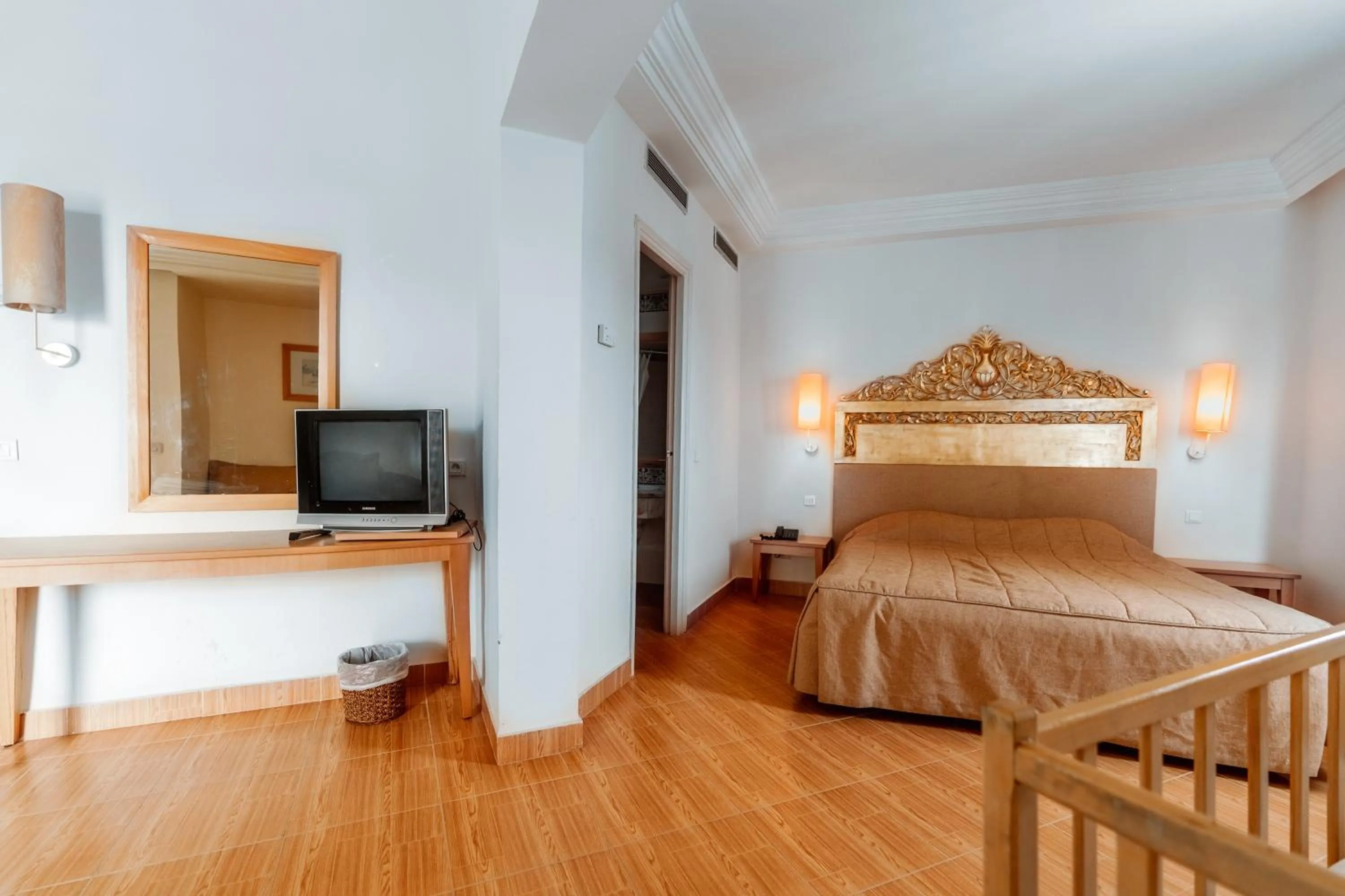 Iris Hotel & Thalasso