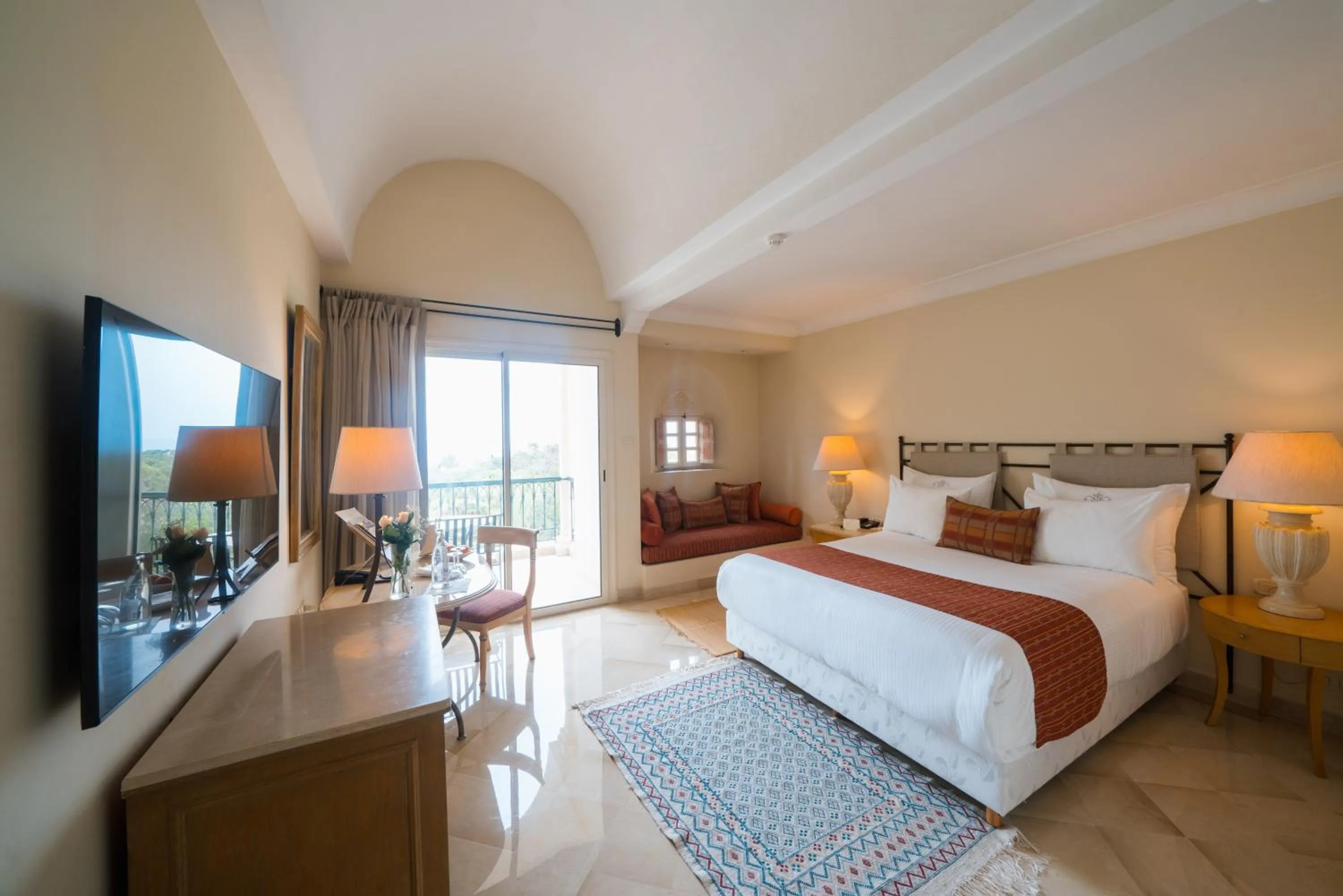 Property building, Bed in The Residence Tunis