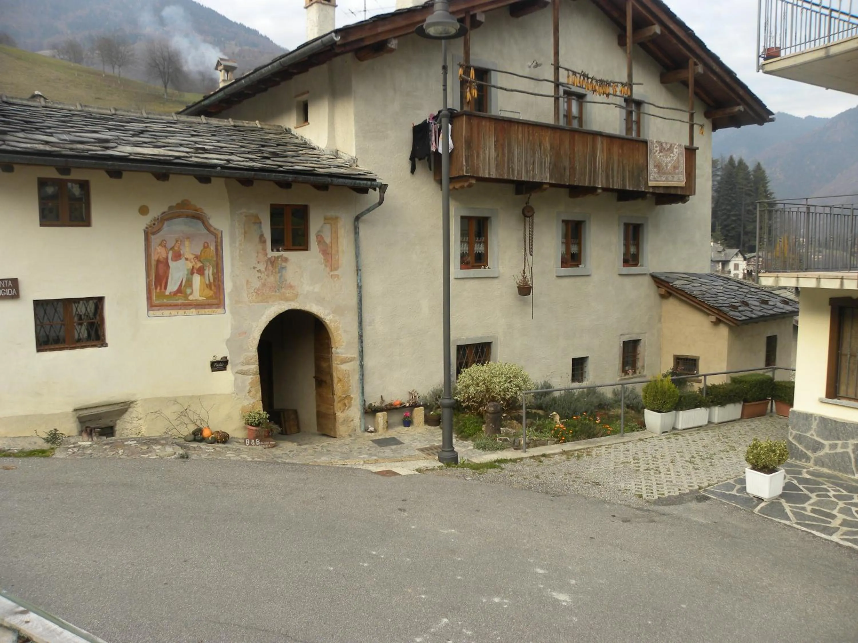 Facade/entrance in B&B Santa Brigida