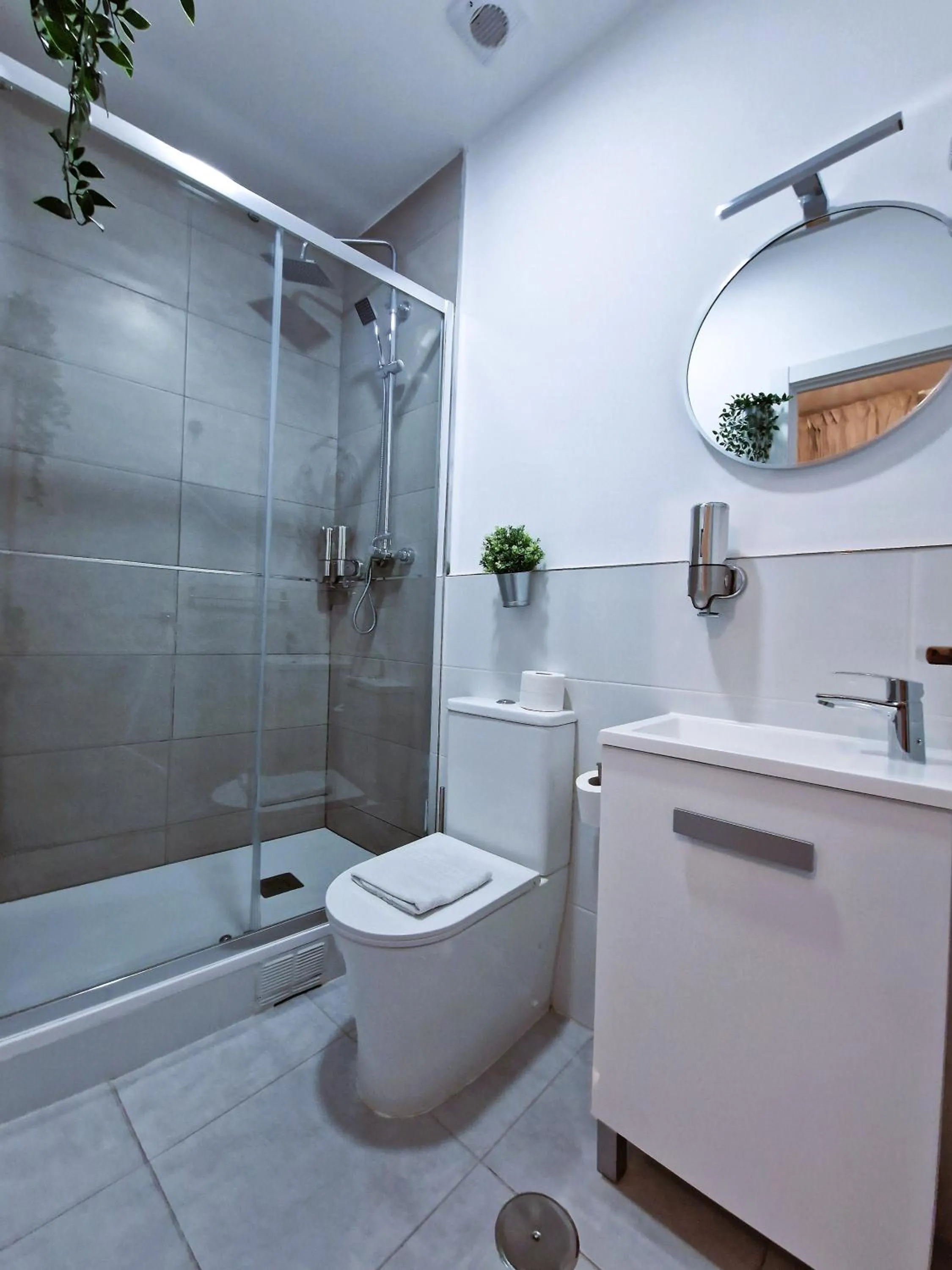 Shower in Hostal A Nuestra Senora de La Paloma