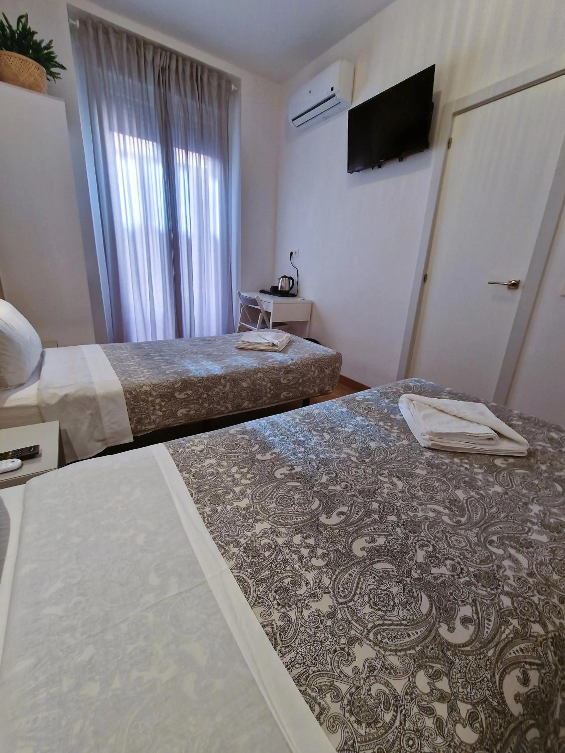 TV and multimedia, Bed in Hostal A Nuestra Senora de La Paloma