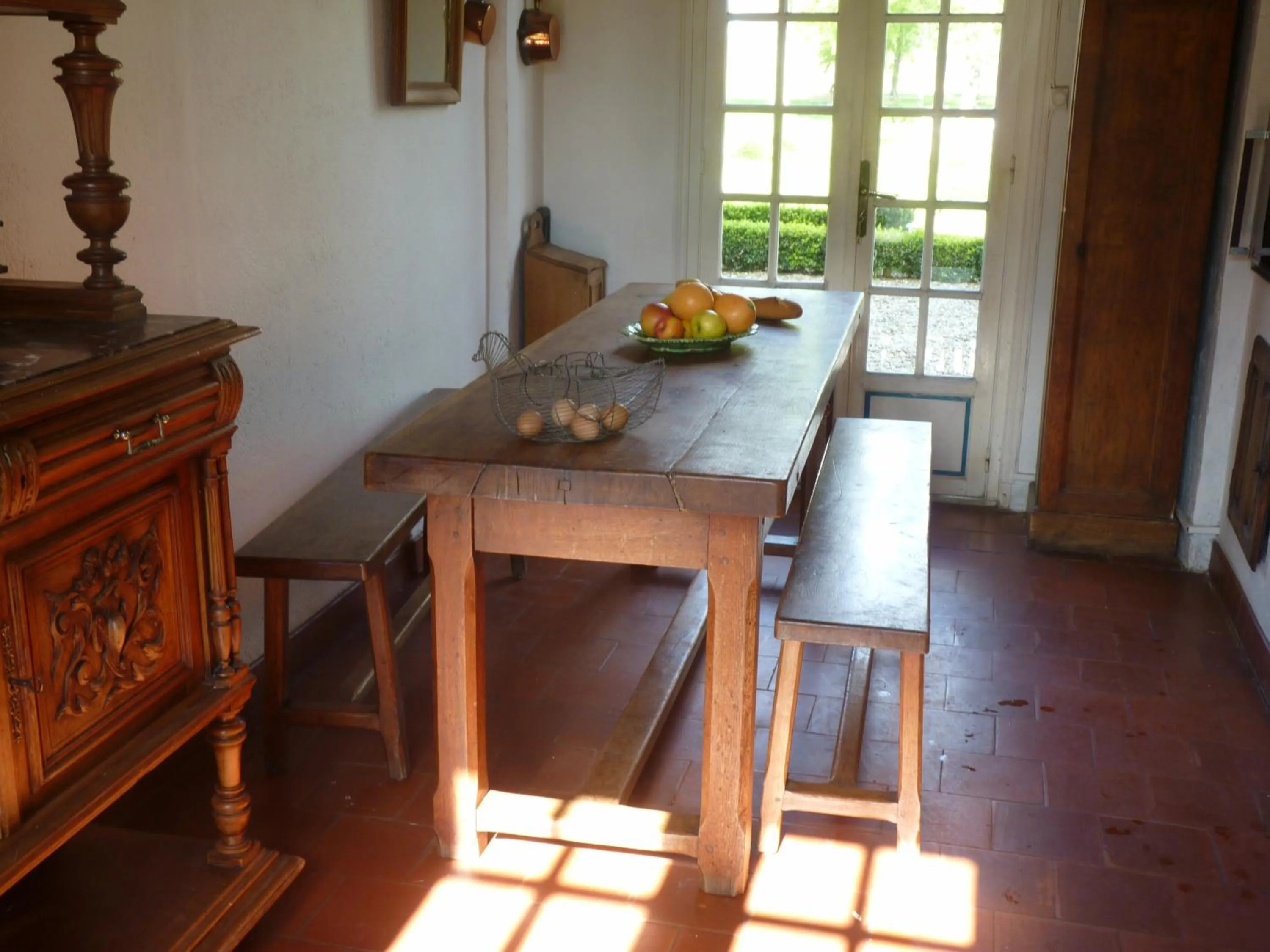 Communal kitchen in LOGIS du Château du Bois Doucet