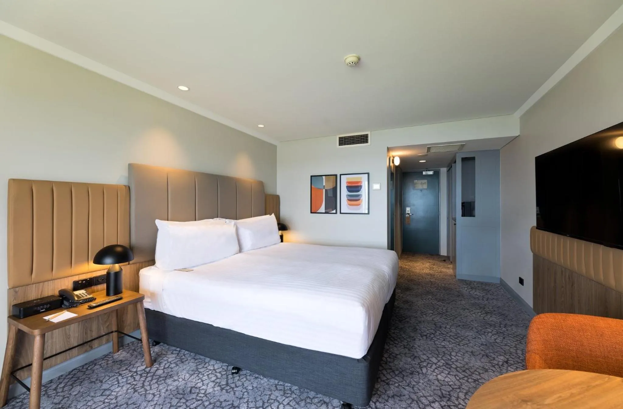 Photo of the whole room, Bed in Crowne Plaza Perth by IHG