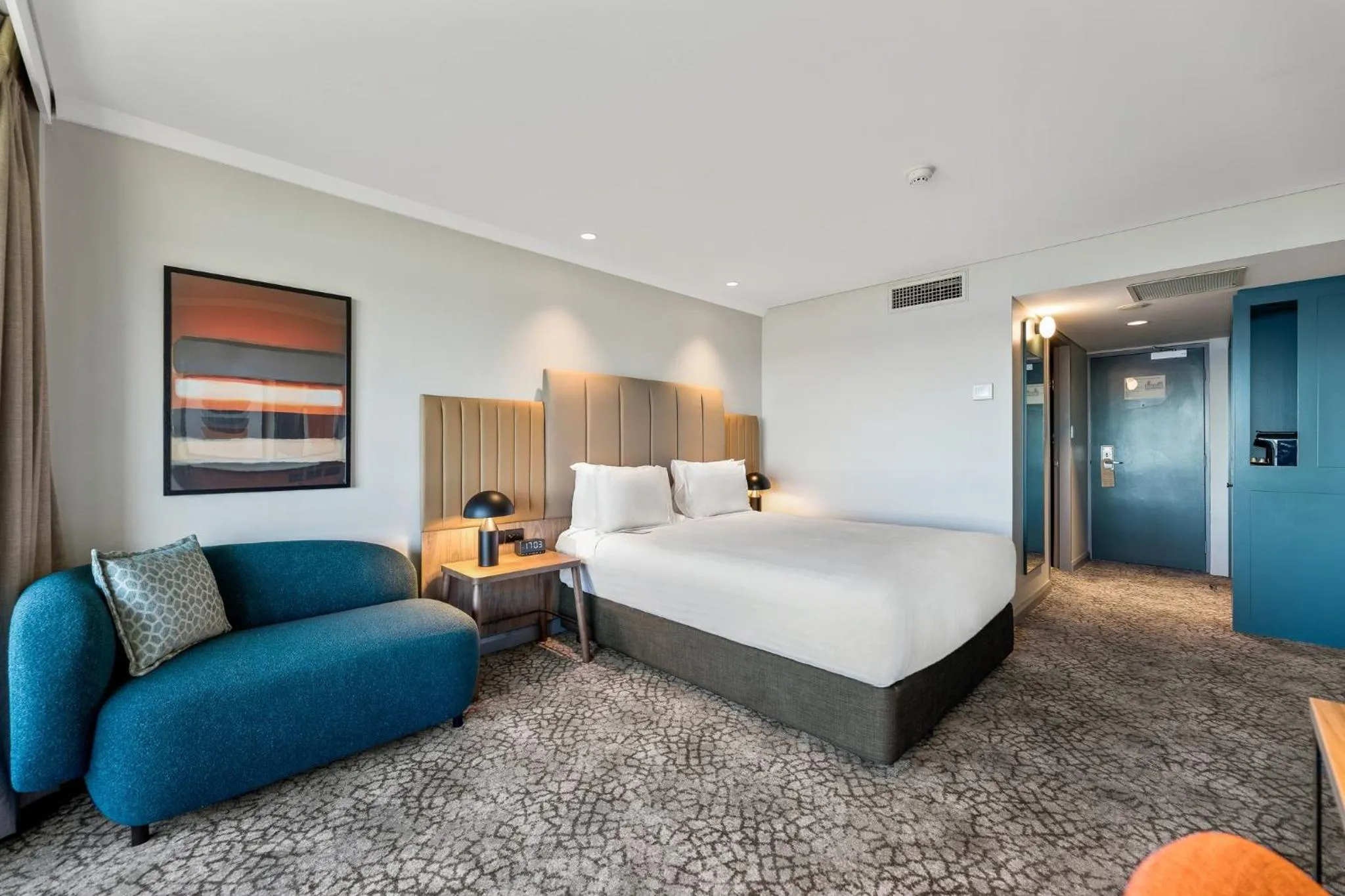 Photo of the whole room, Bed in Crowne Plaza Perth by IHG