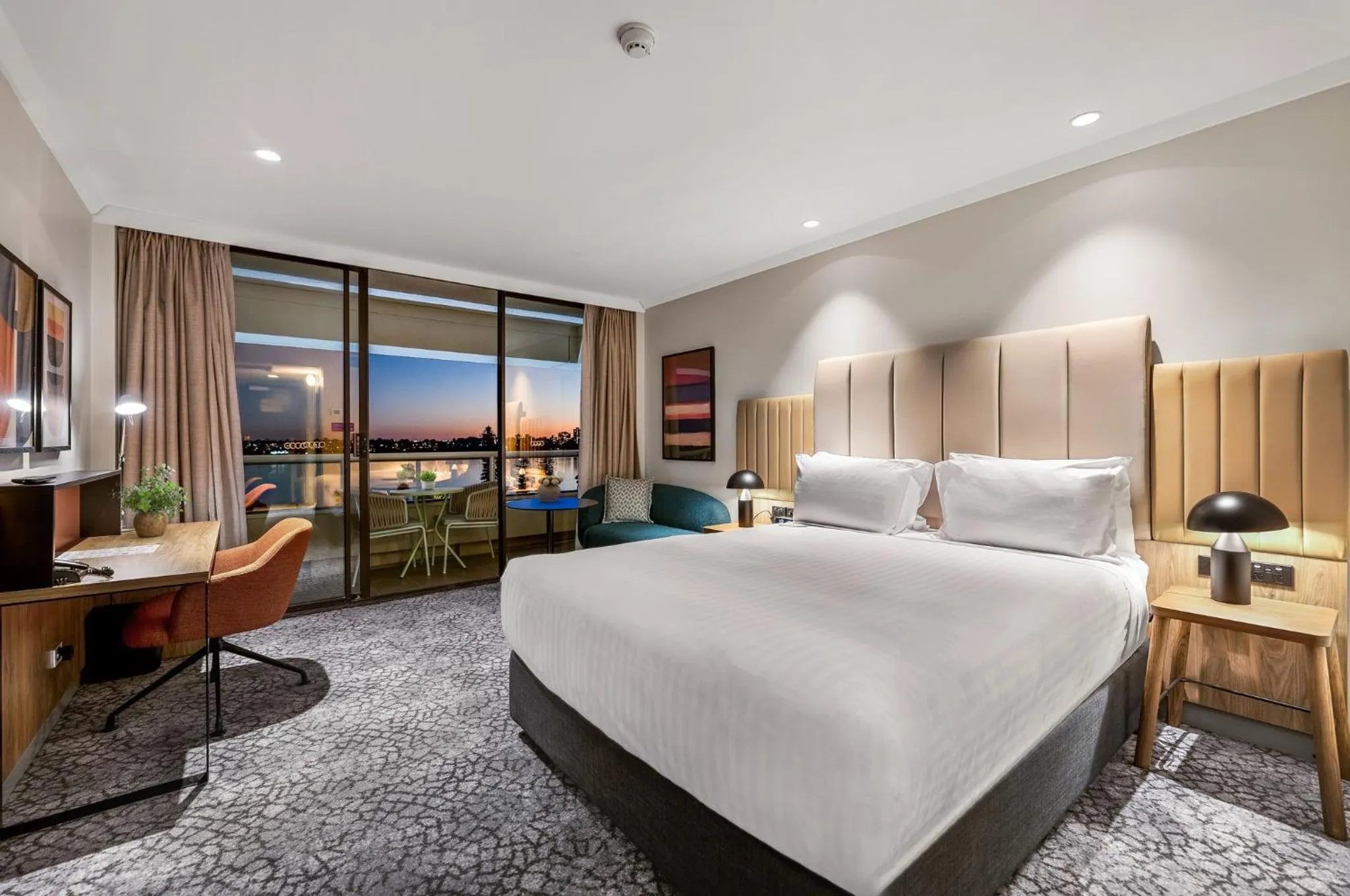 Photo of the whole room, Bed in Crowne Plaza Perth by IHG