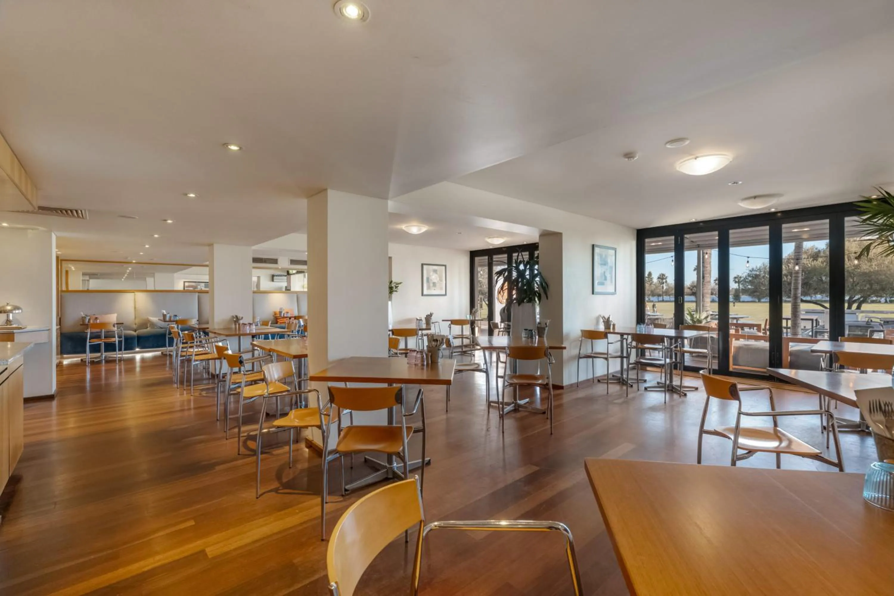 Restaurant/places to eat in Crowne Plaza Perth by IHG