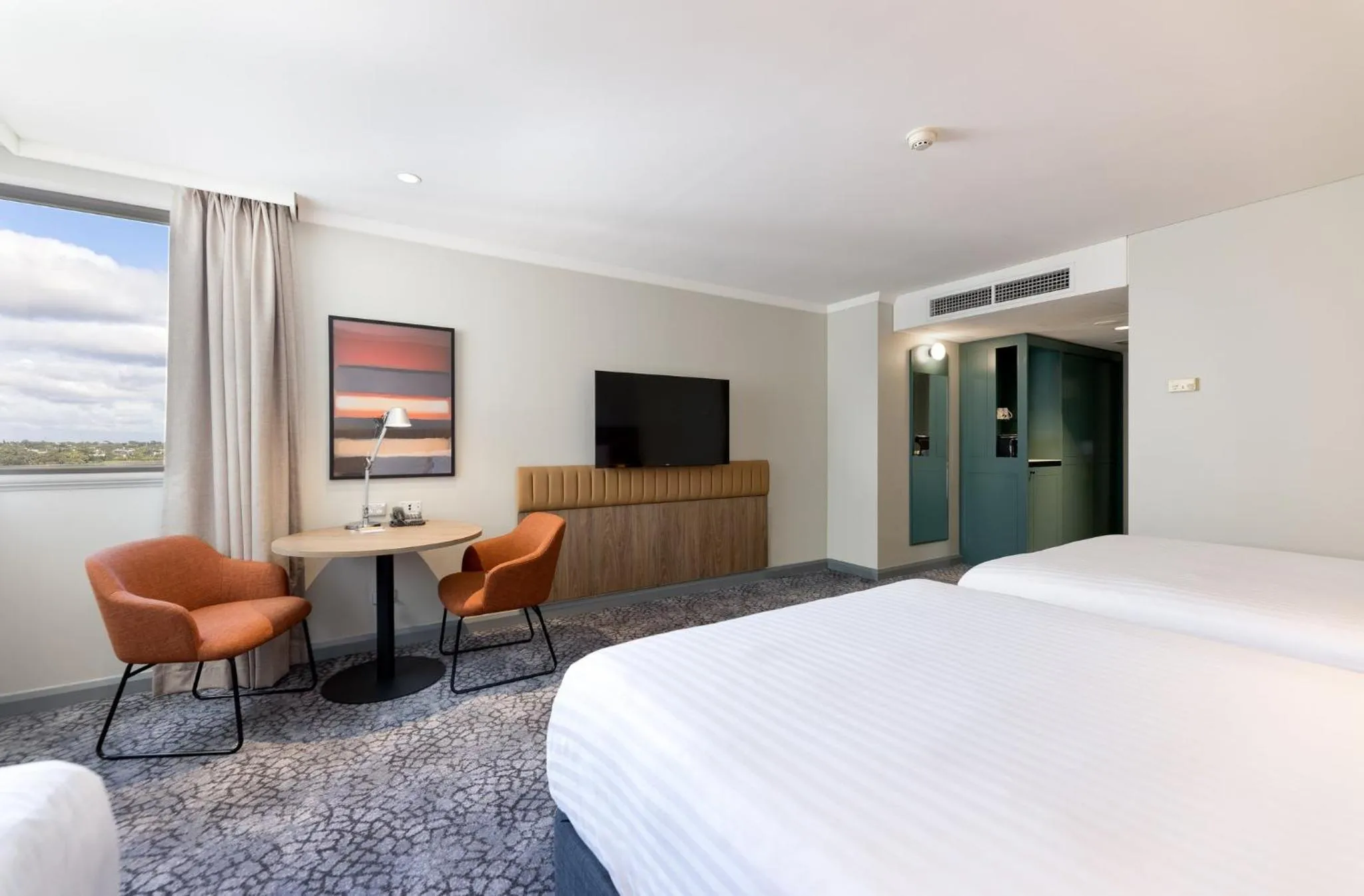 Photo of the whole room, Bed in Crowne Plaza Perth by IHG