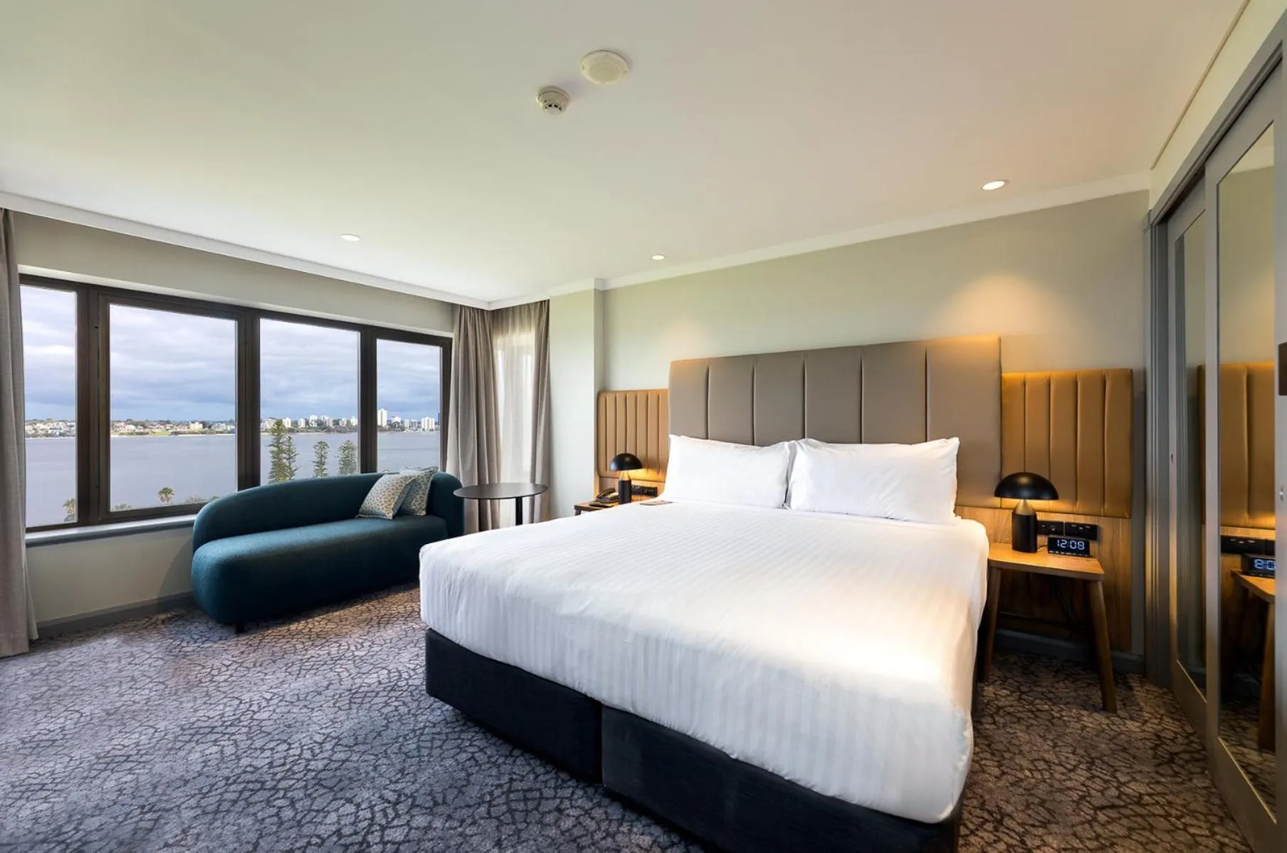 Photo of the whole room, Bed in Crowne Plaza Perth by IHG