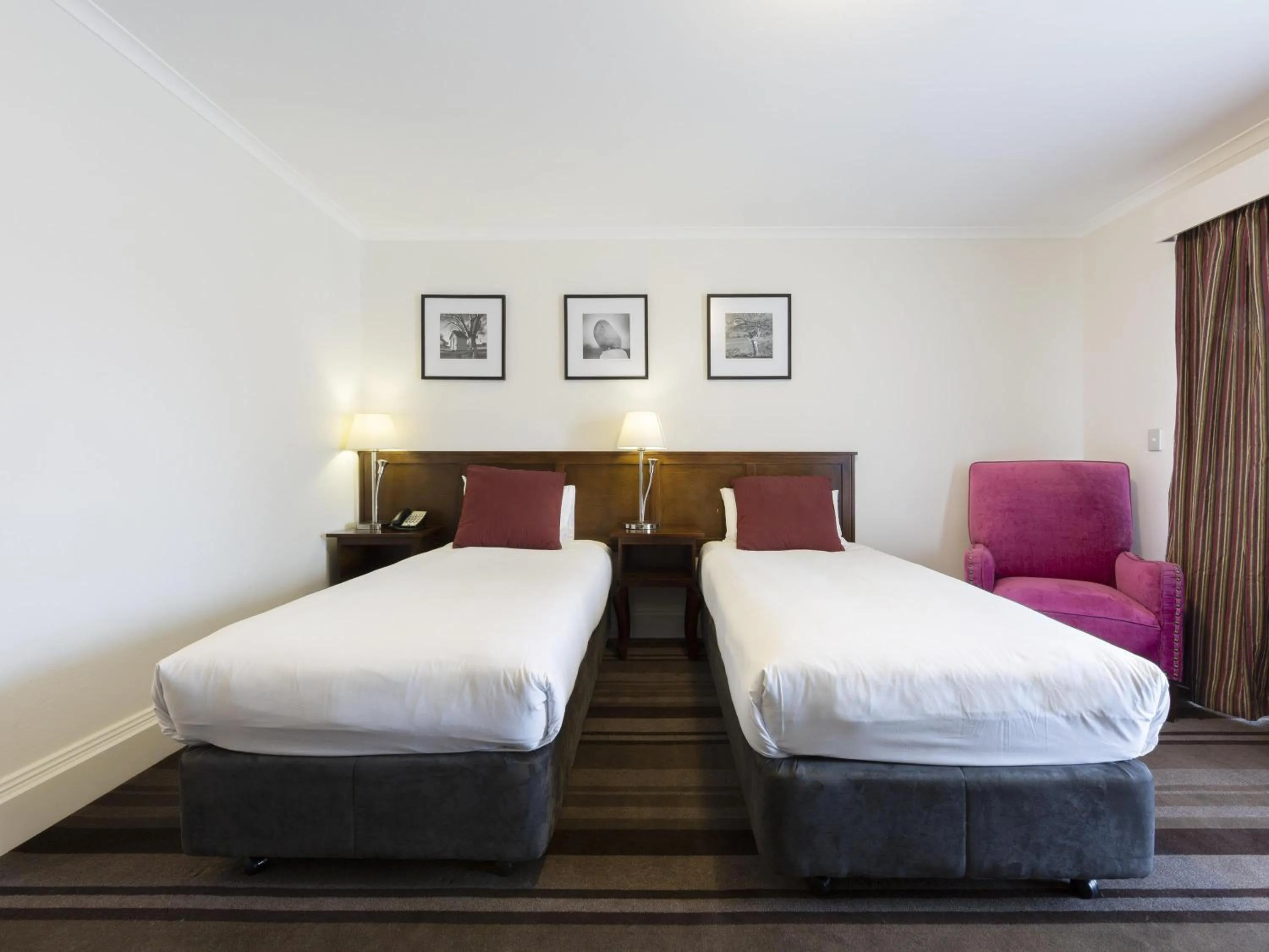 Bedroom, Bed in Mercure Canberra