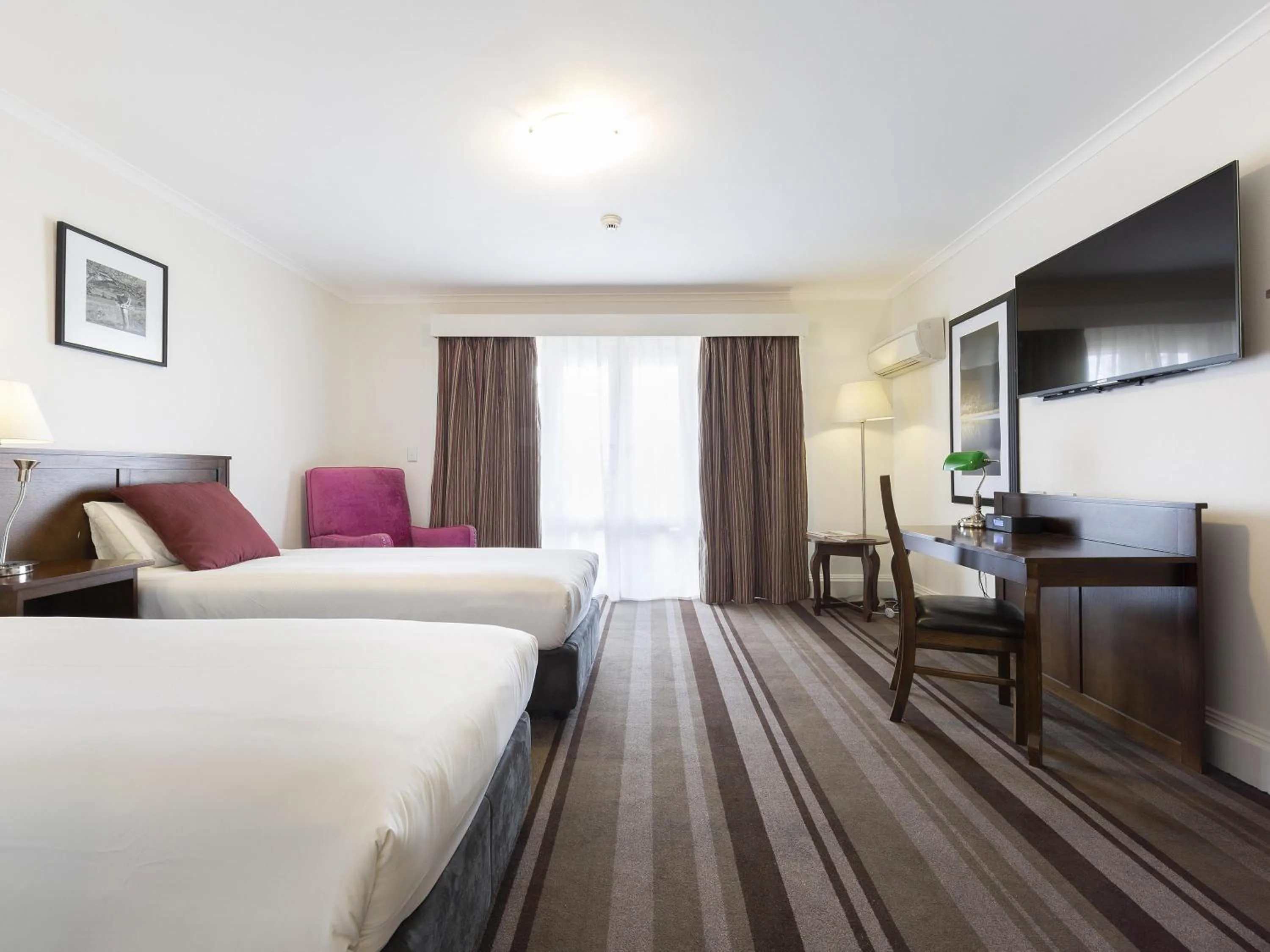 Bedroom, Bed in Mercure Canberra