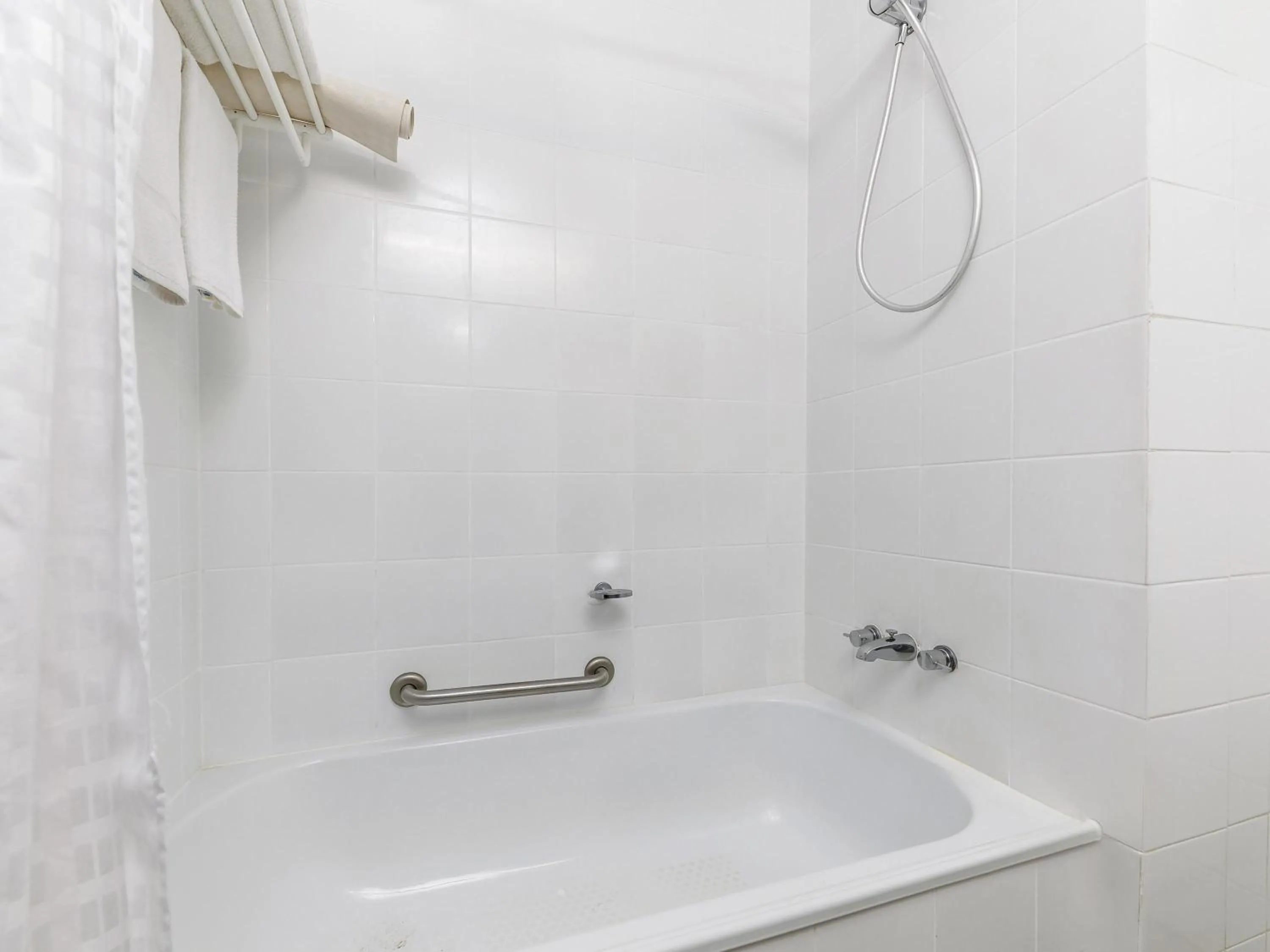 Bedroom in Mercure Kakadu Crocodile