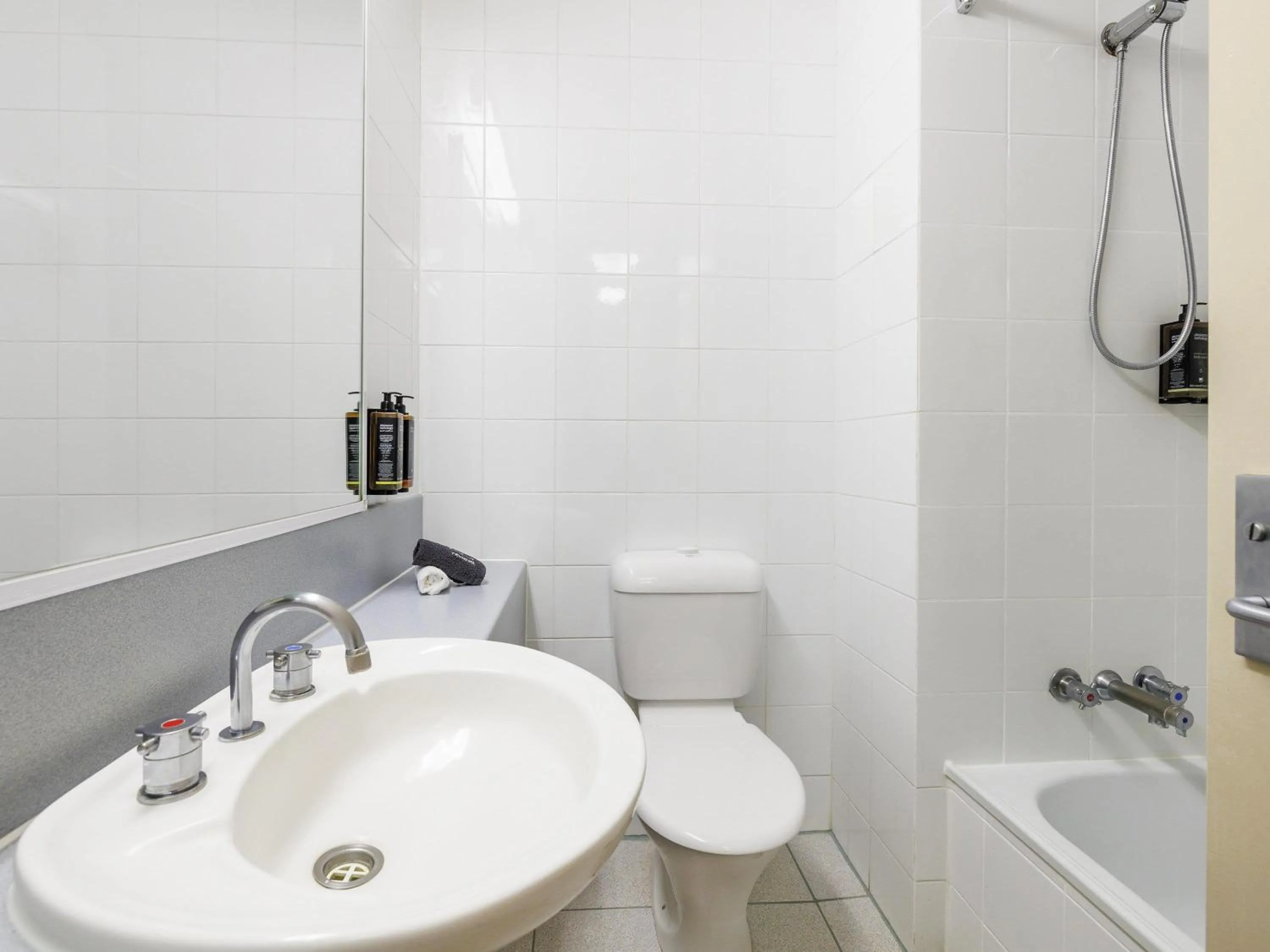 Bedroom in Mercure Kakadu Crocodile