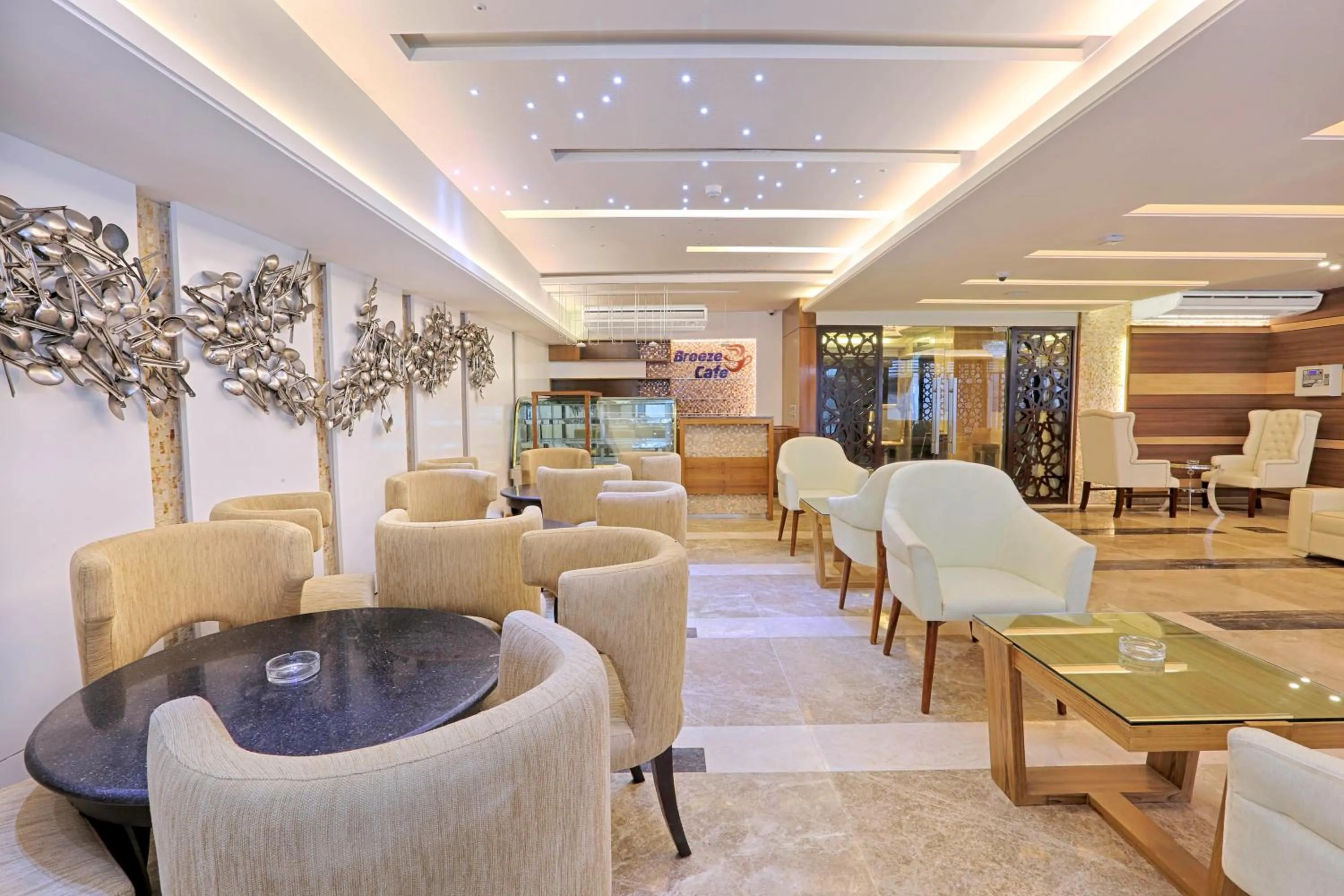 Restaurant/places to eat in Asia Hotel & Resorts