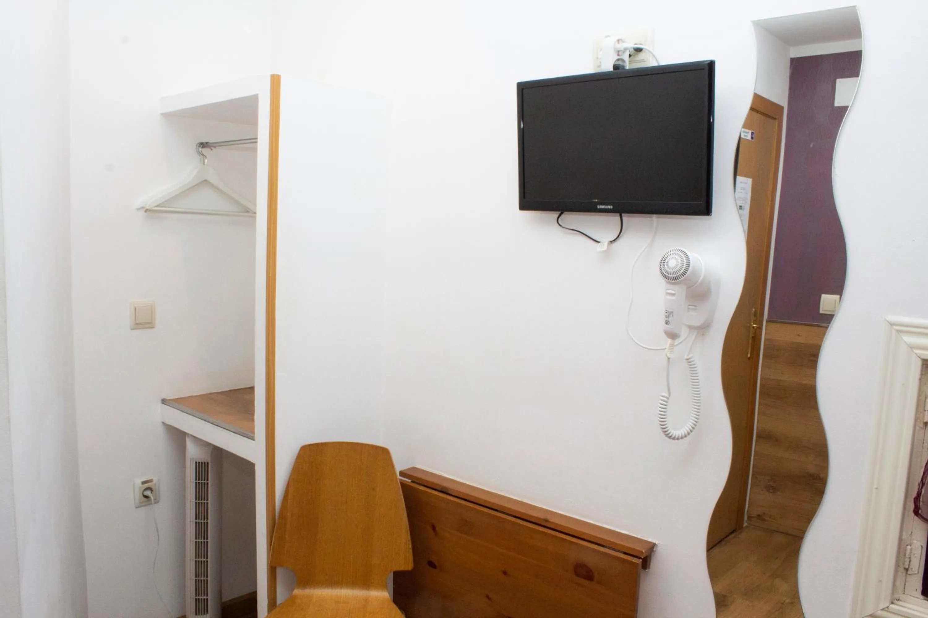 Photo of the whole room in Hostal Abel Victoriano