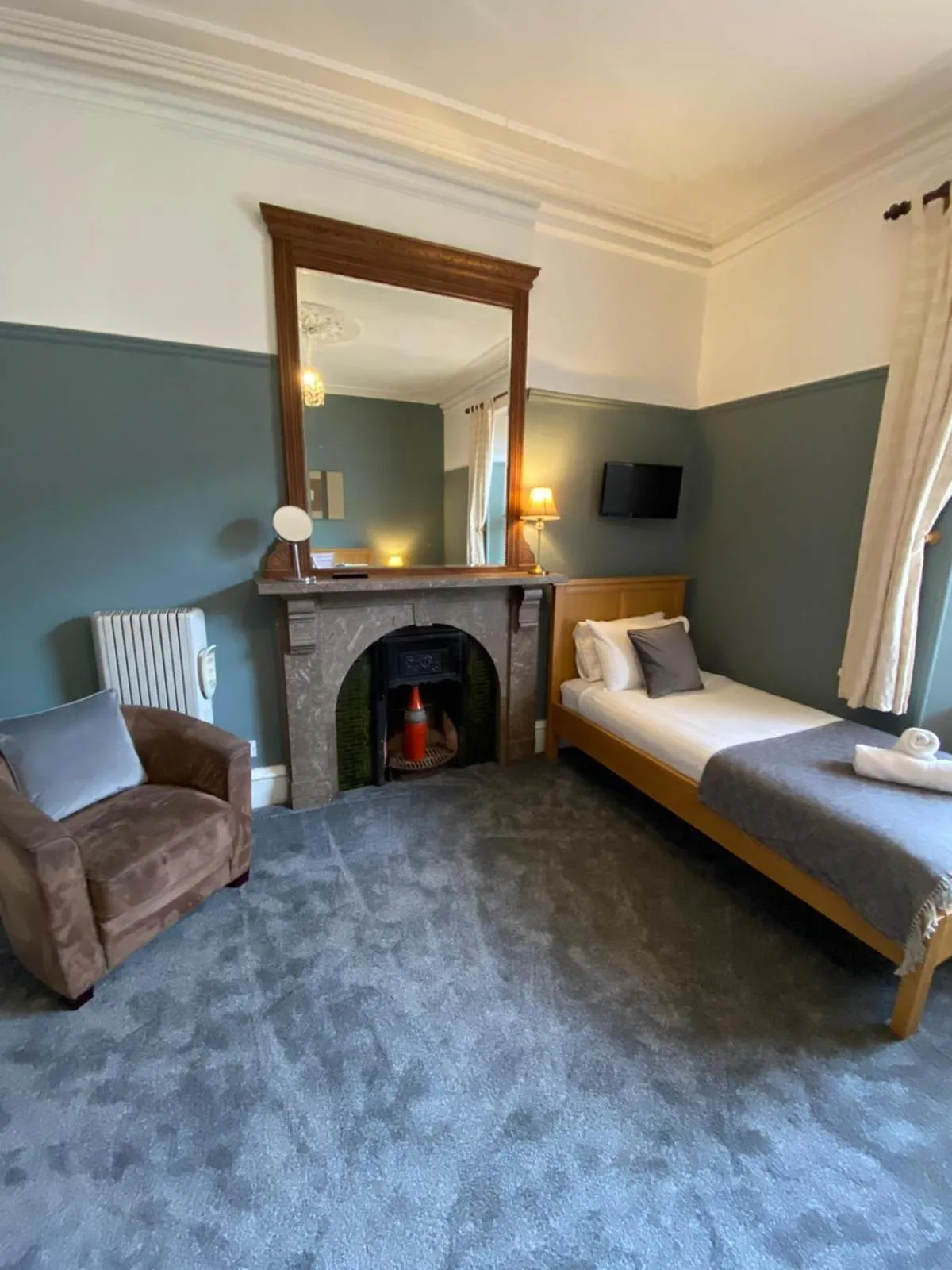 Bedroom, Bed in Ambleside Central