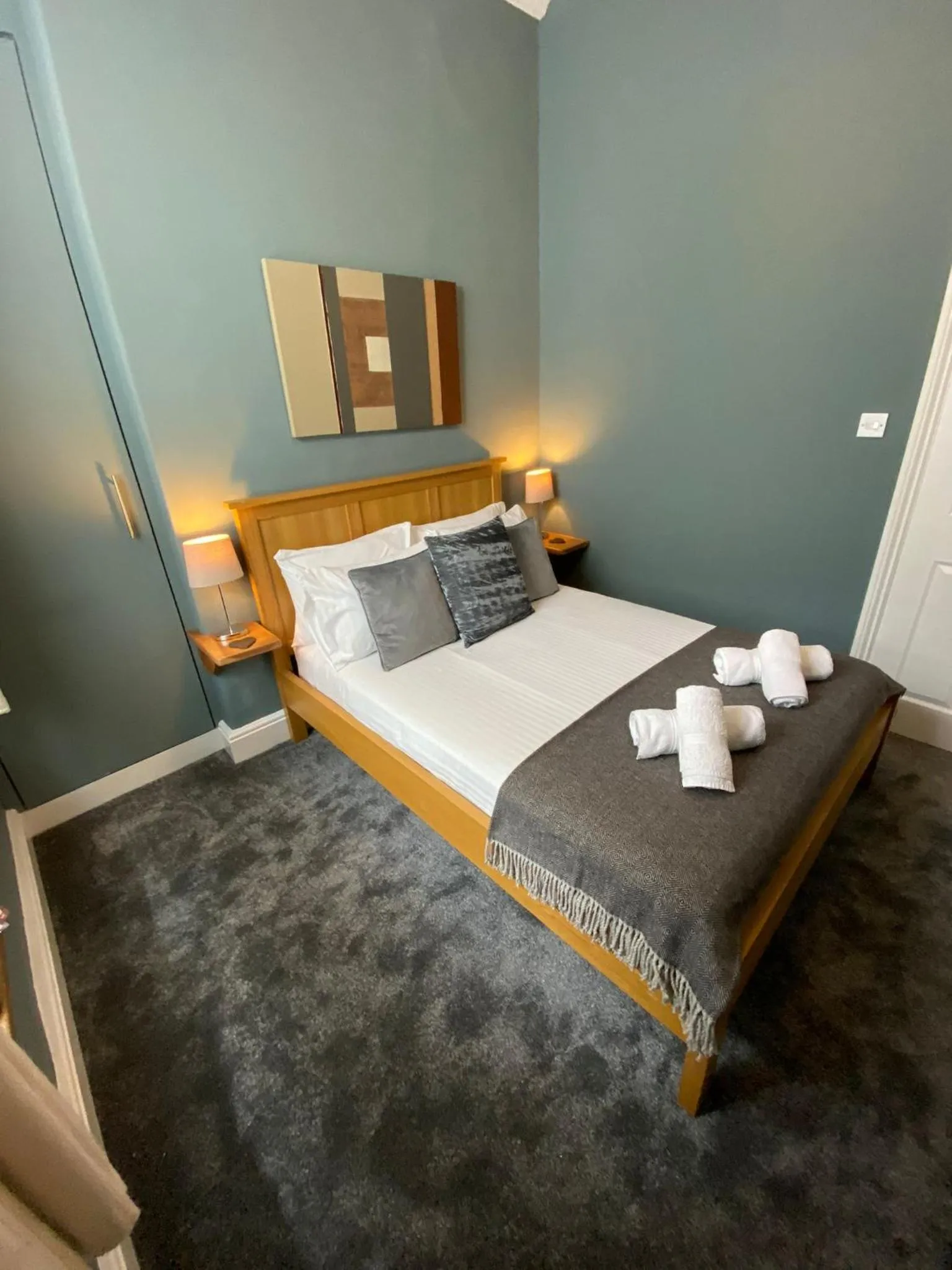 Bedroom, Bed in Ambleside Central