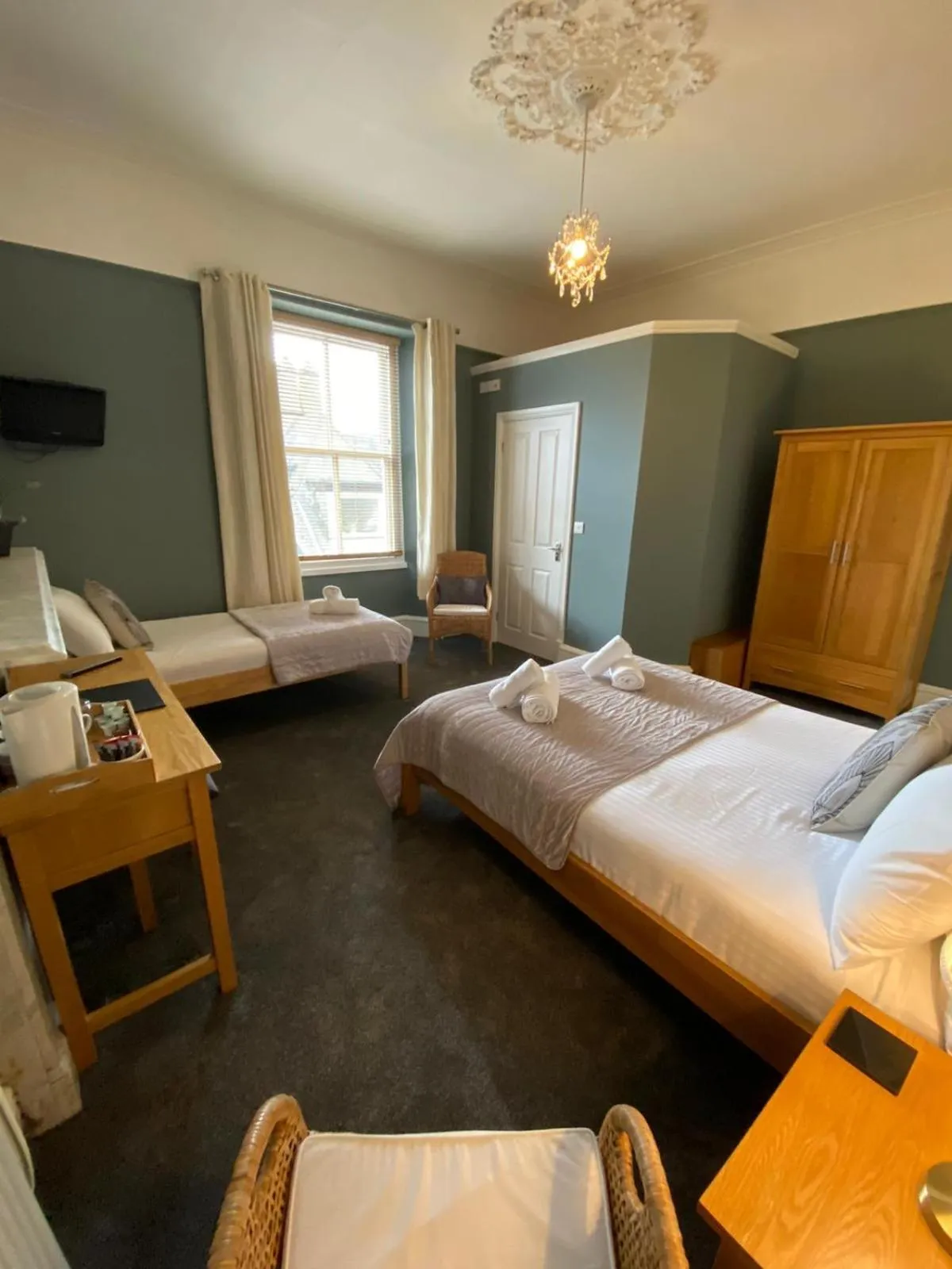 Bedroom, Bed in Ambleside Central