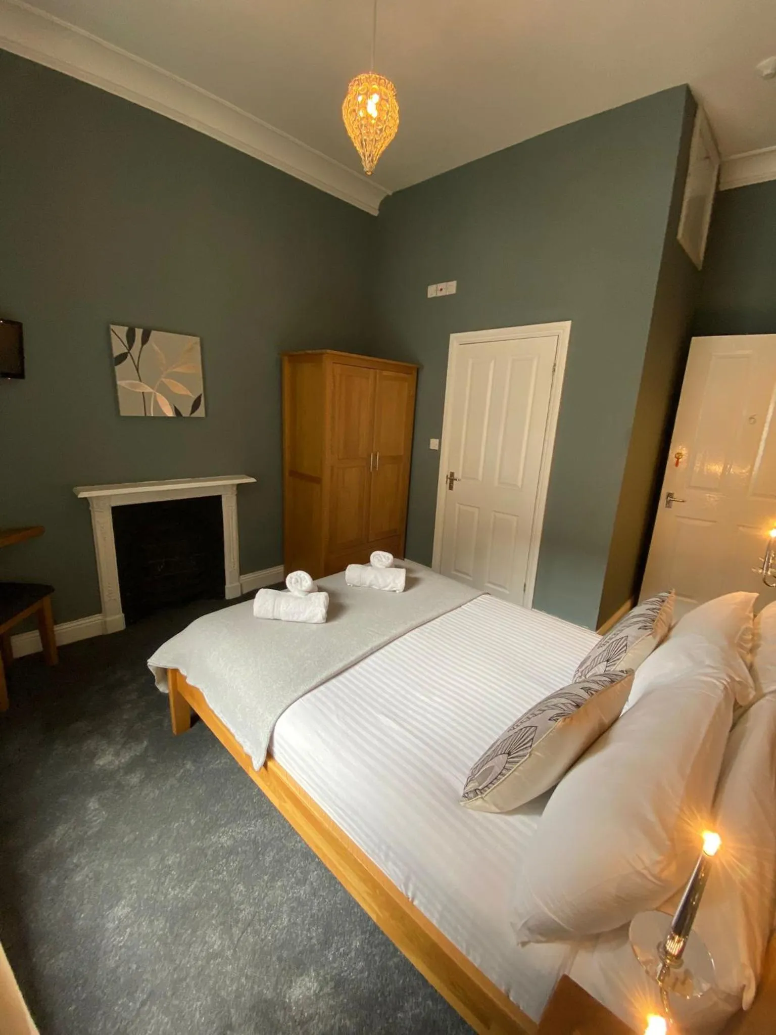 Bedroom, Bed in Ambleside Central