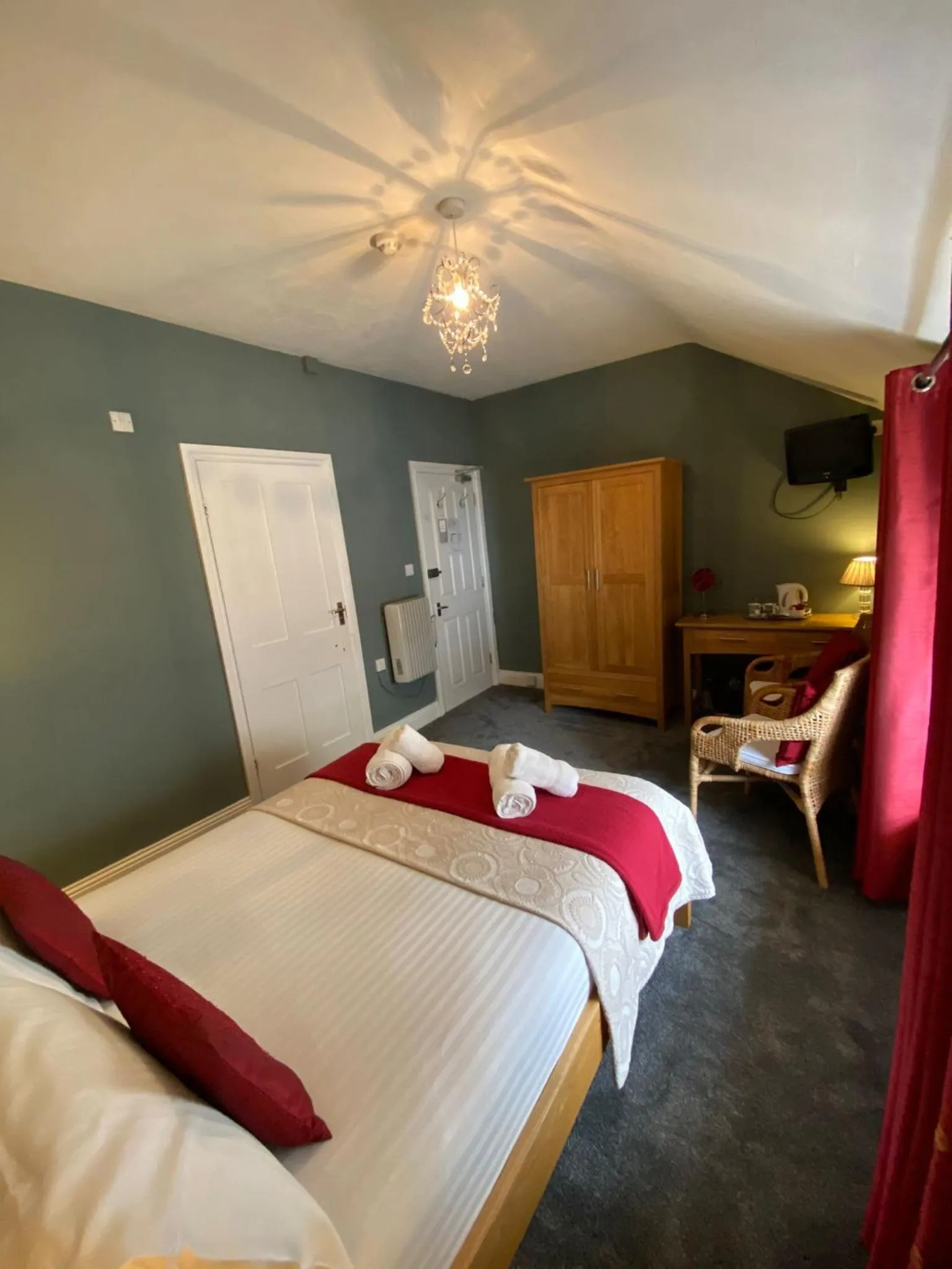 Bedroom, Bed in Ambleside Central