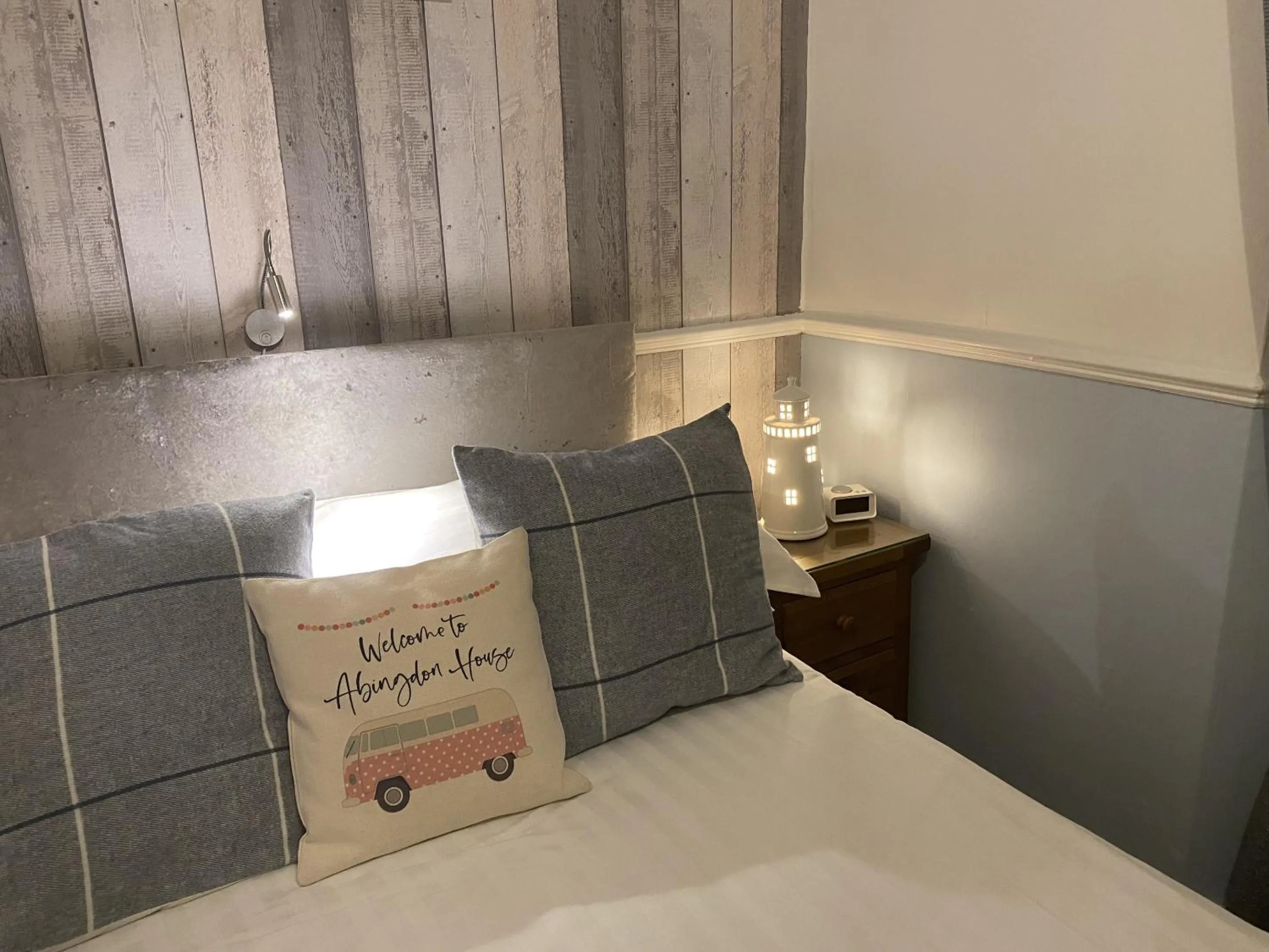 Bedroom, Bed in Abingdon House