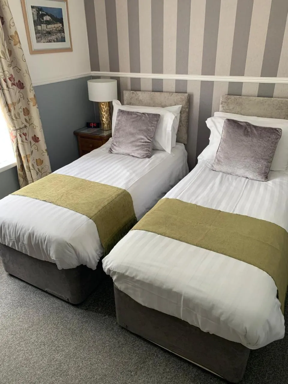 Bedroom, Bed in Abingdon House