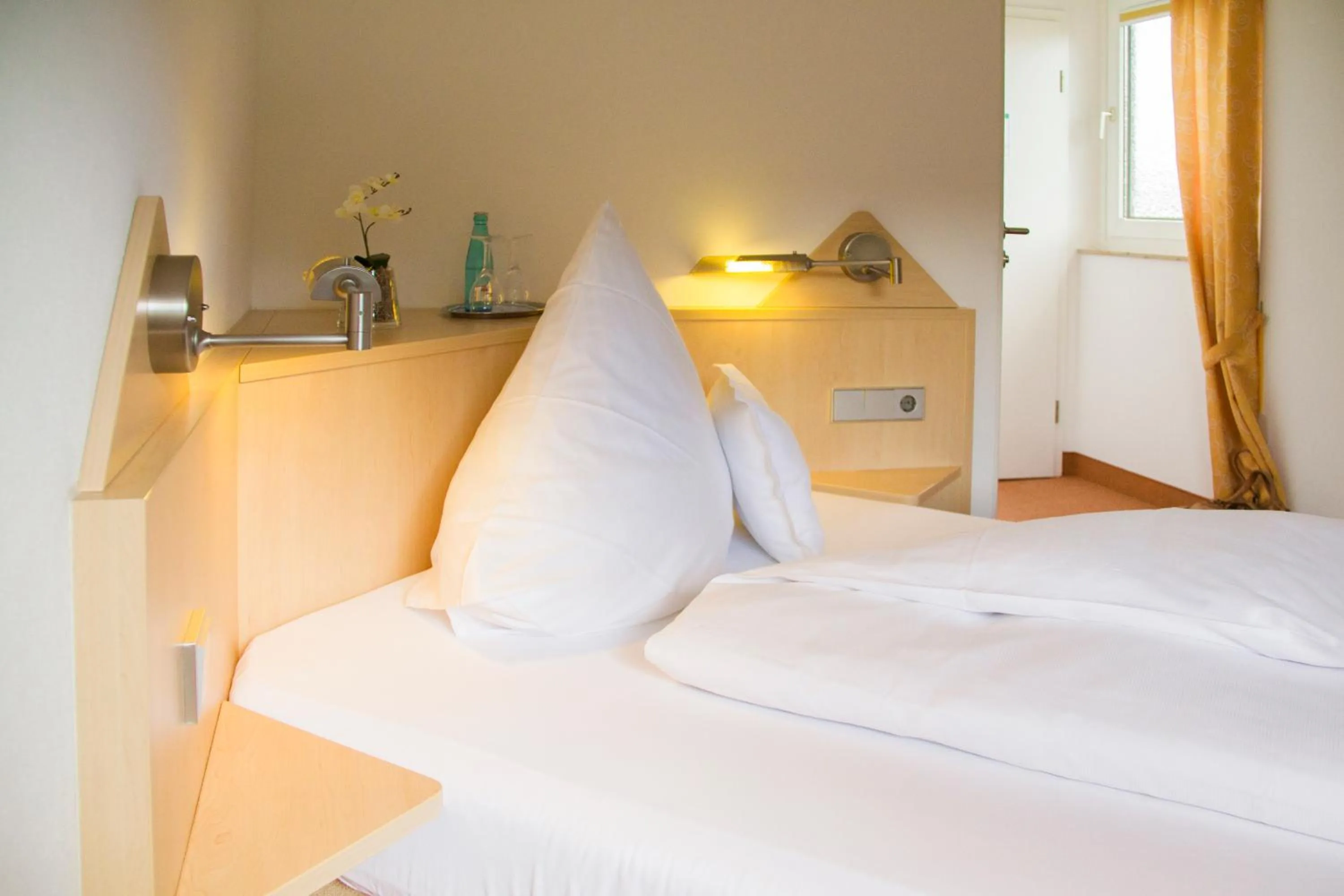 Bed in Stausee-Hotel