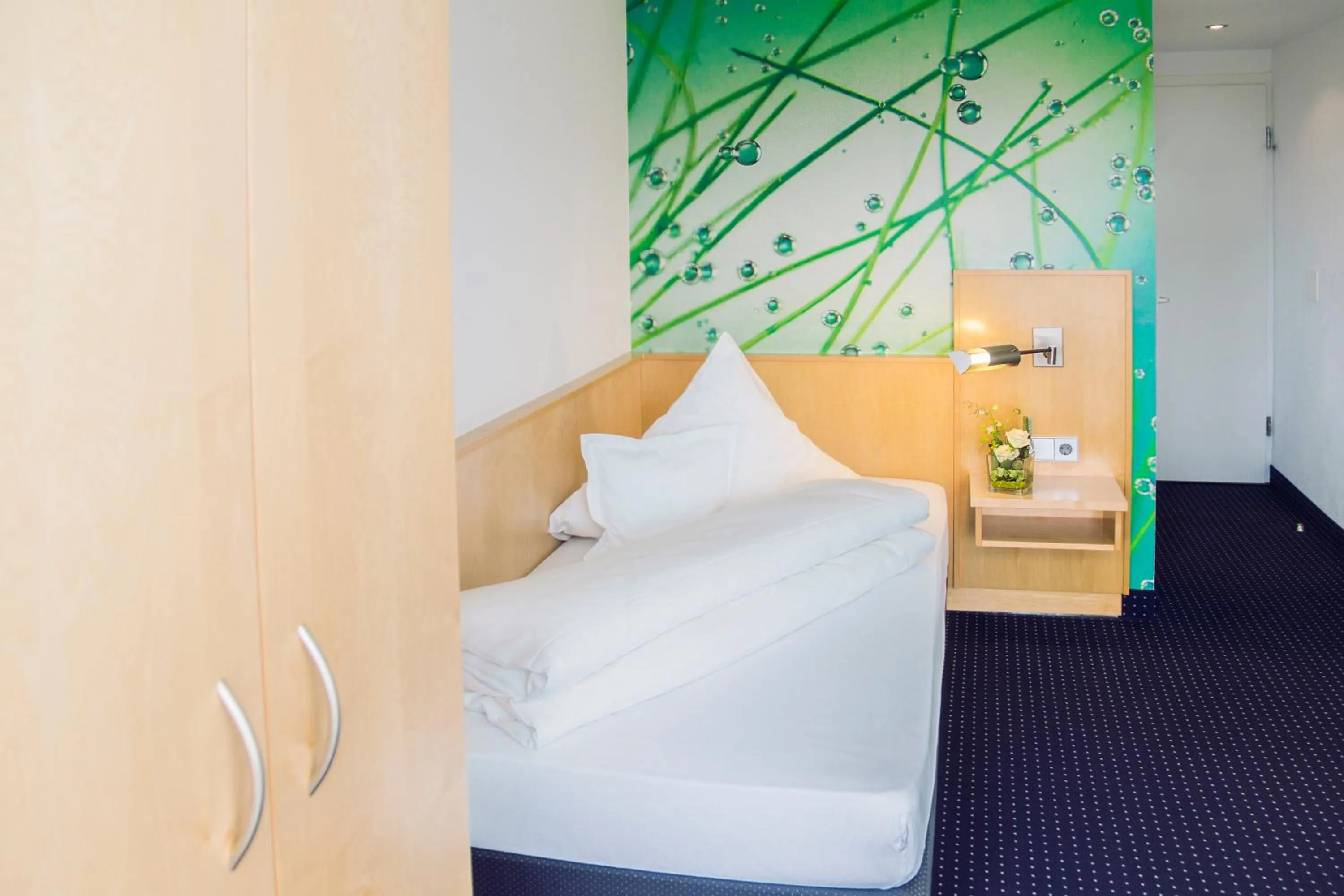 Bed in Stausee-Hotel