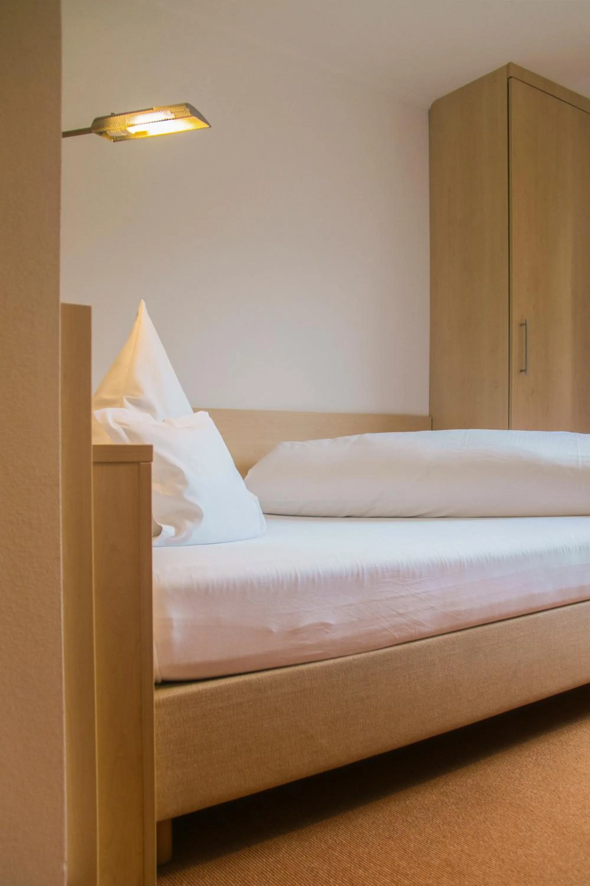 Bed in Stausee-Hotel