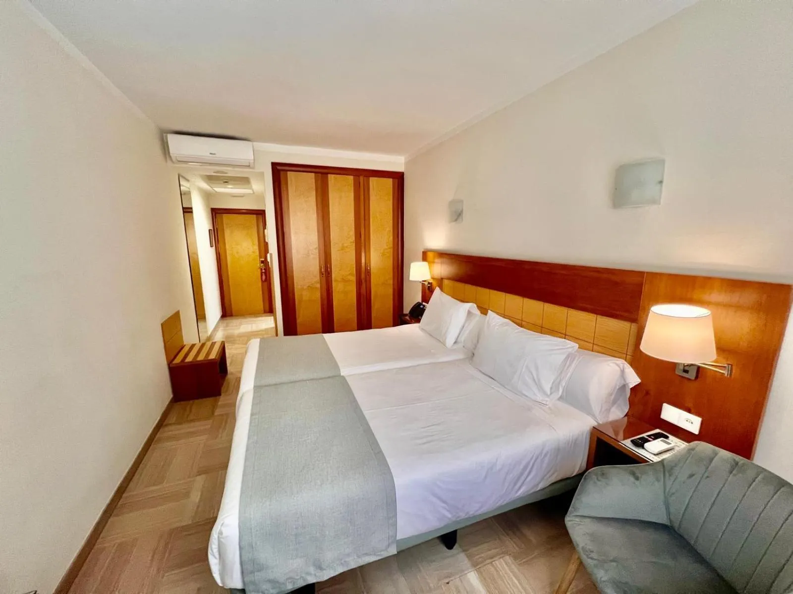 Bedroom, Bed in Hotel Córdoba Centro