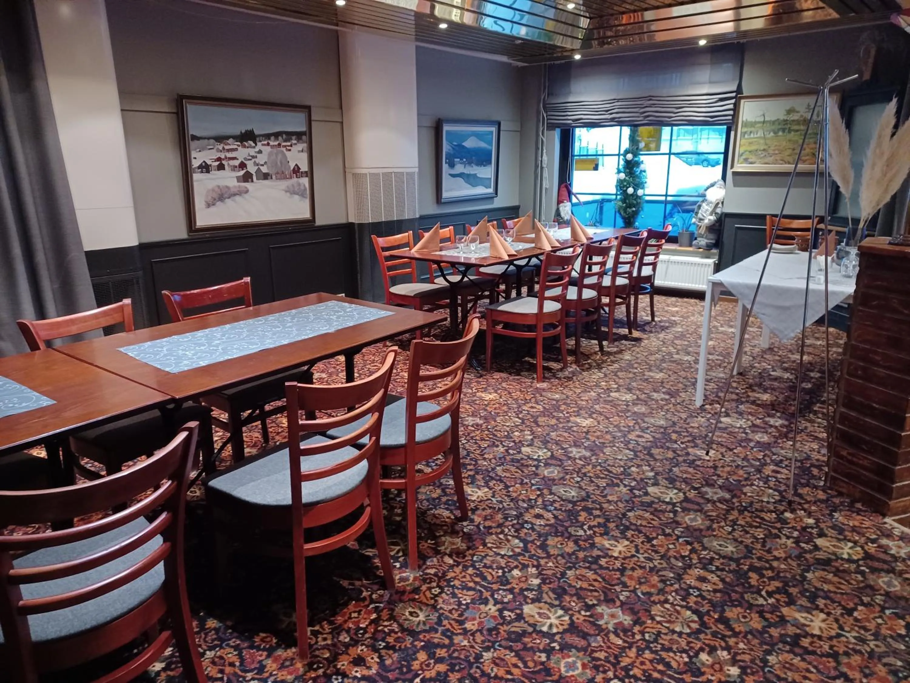 Restaurant/places to eat in Hotel Mestarin Kievari