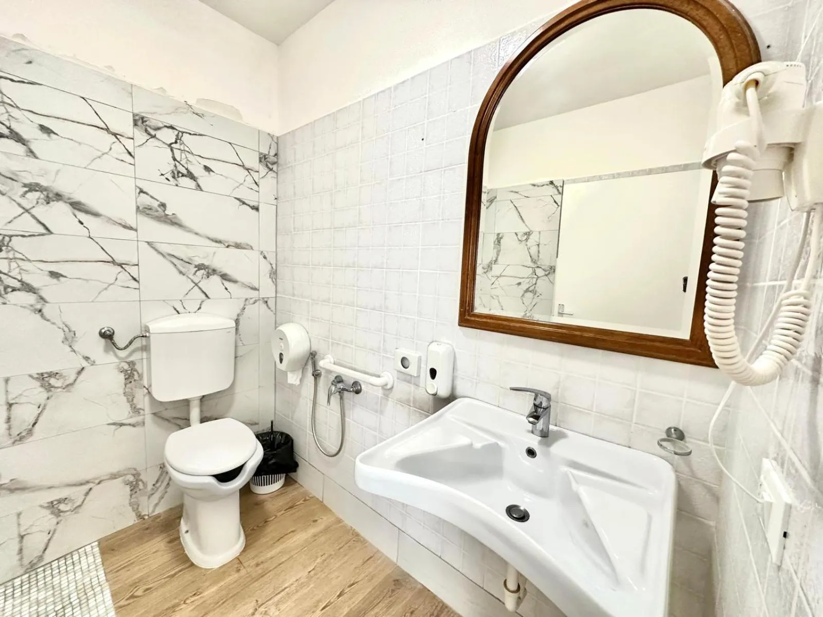 Shower in Vacation Venice Rooms