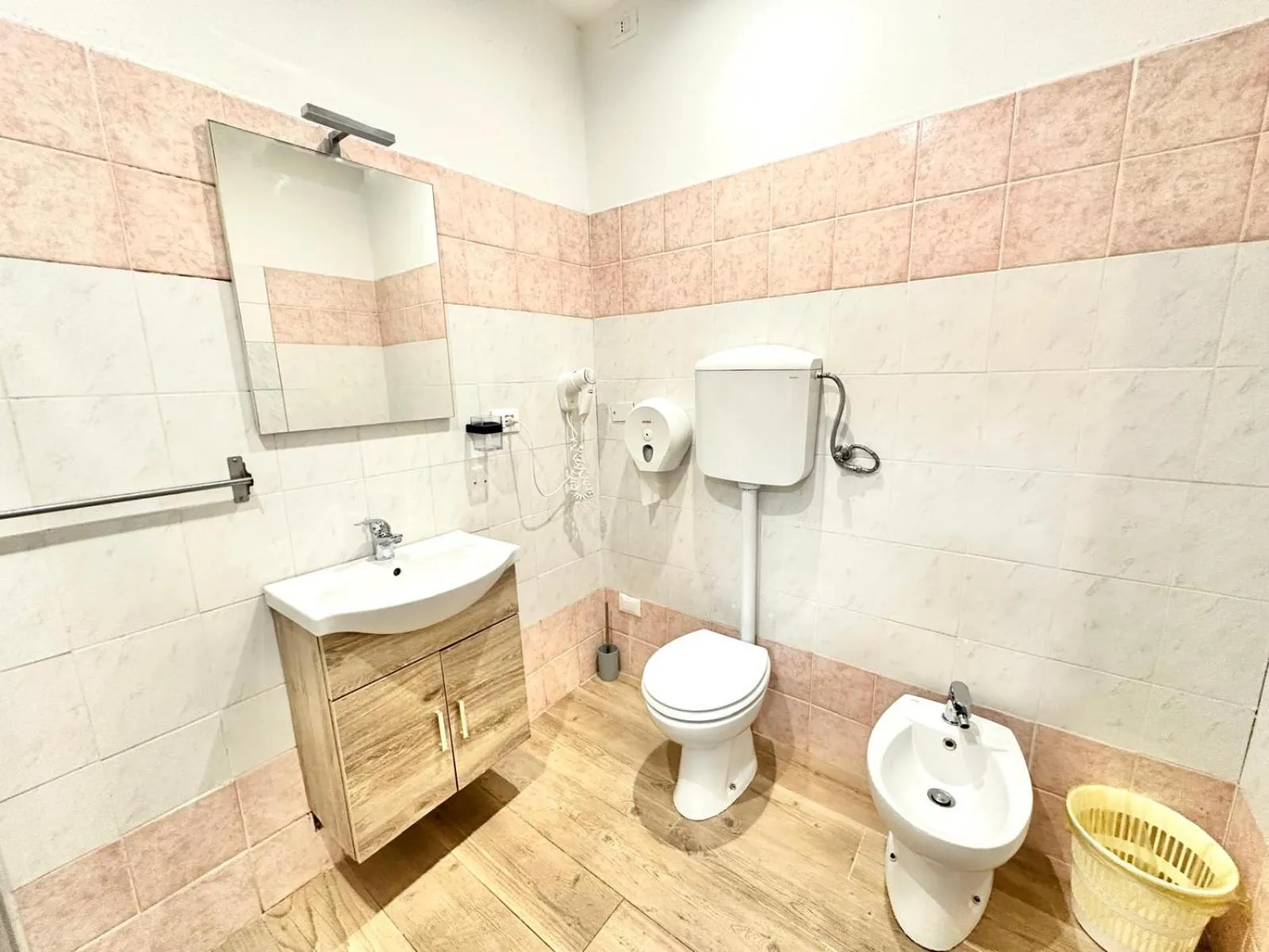 Shower in Vacation Venice Rooms