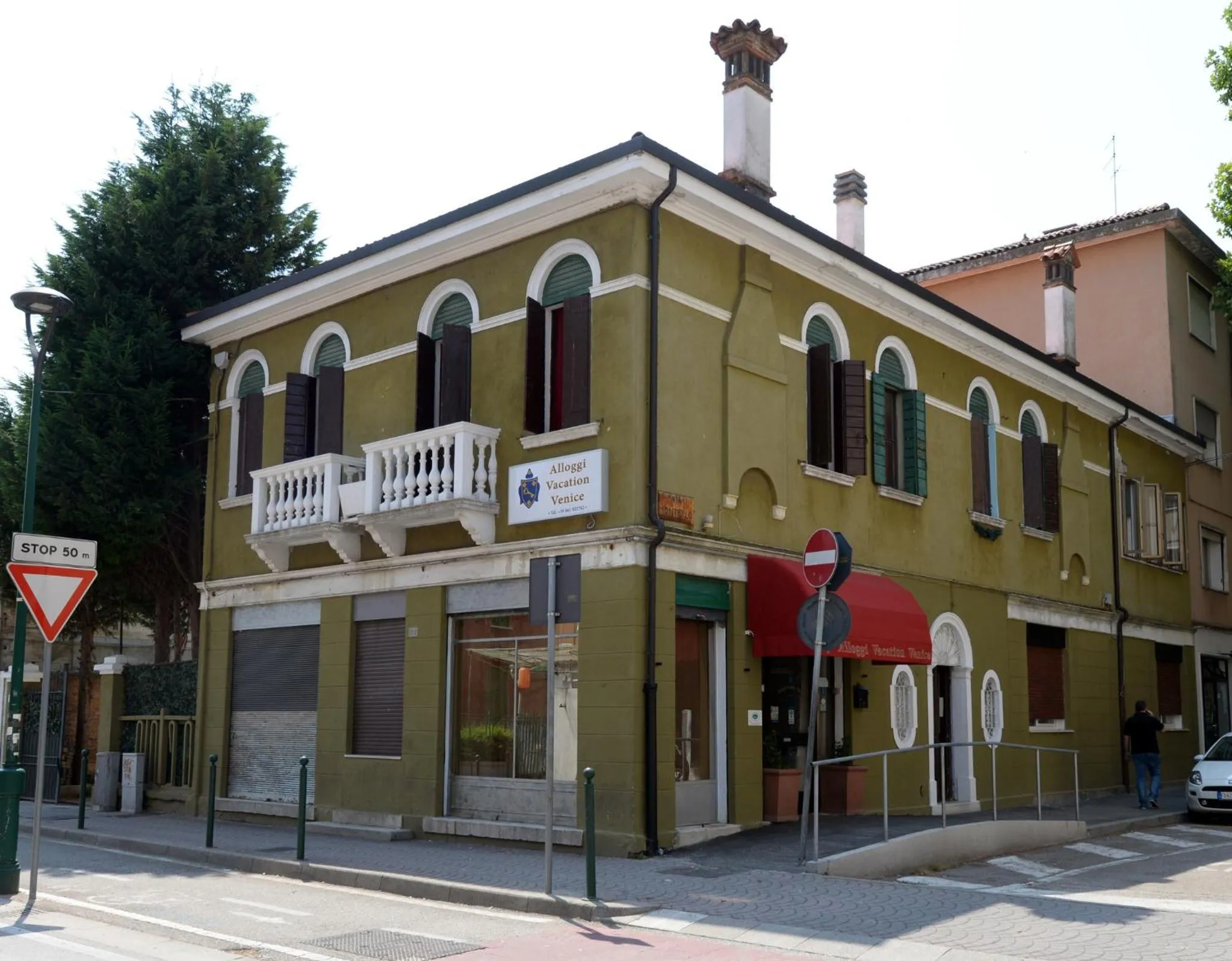 Property building in Vacation Venice Rooms