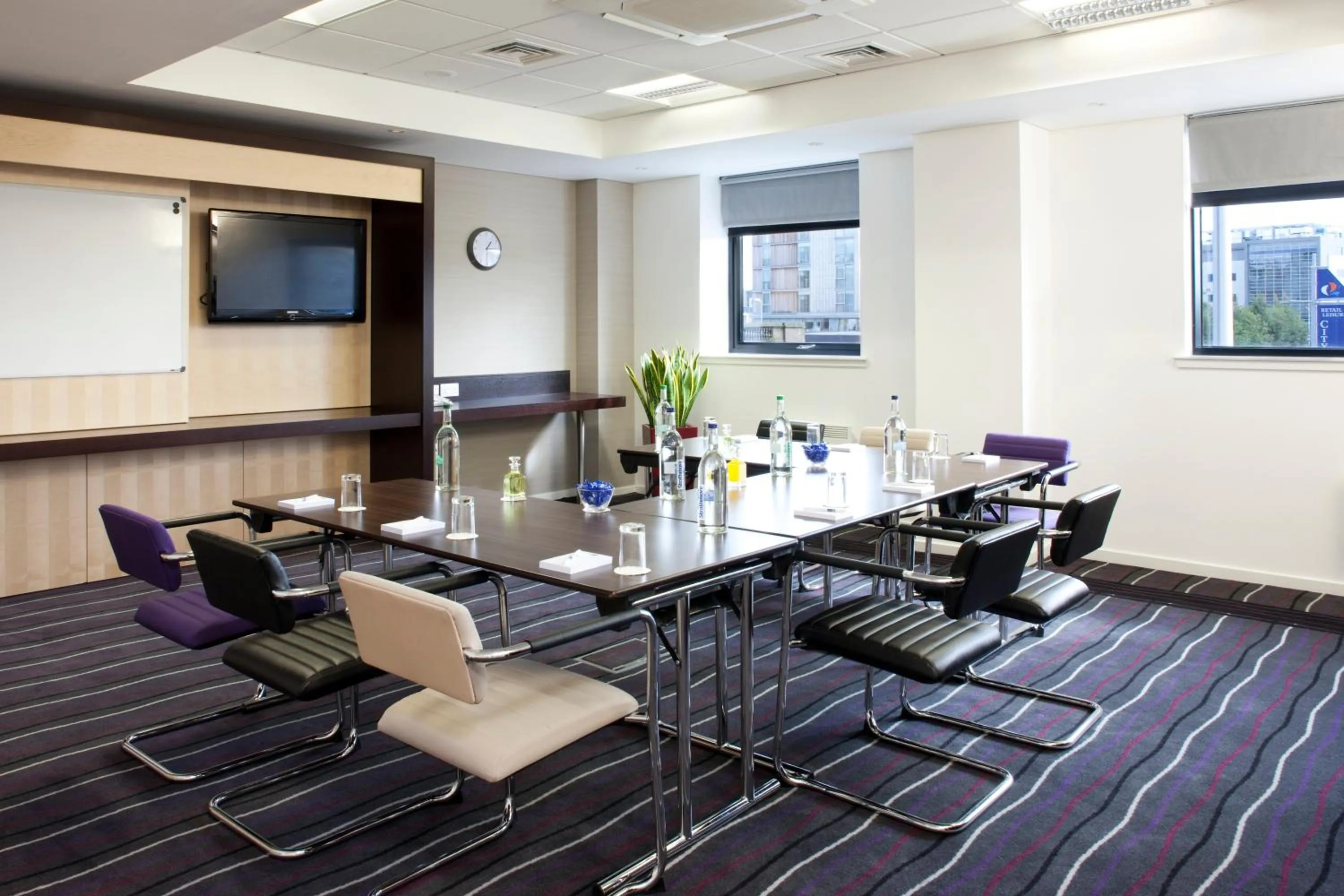 Meeting/conference room in Holiday Inn Express Dundee by IHG