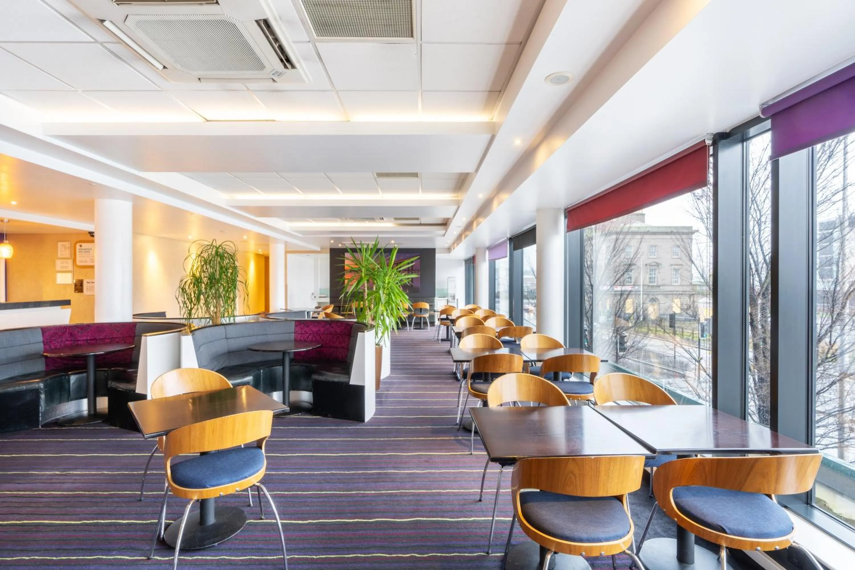 Restaurant/places to eat in Holiday Inn Express Dundee by IHG