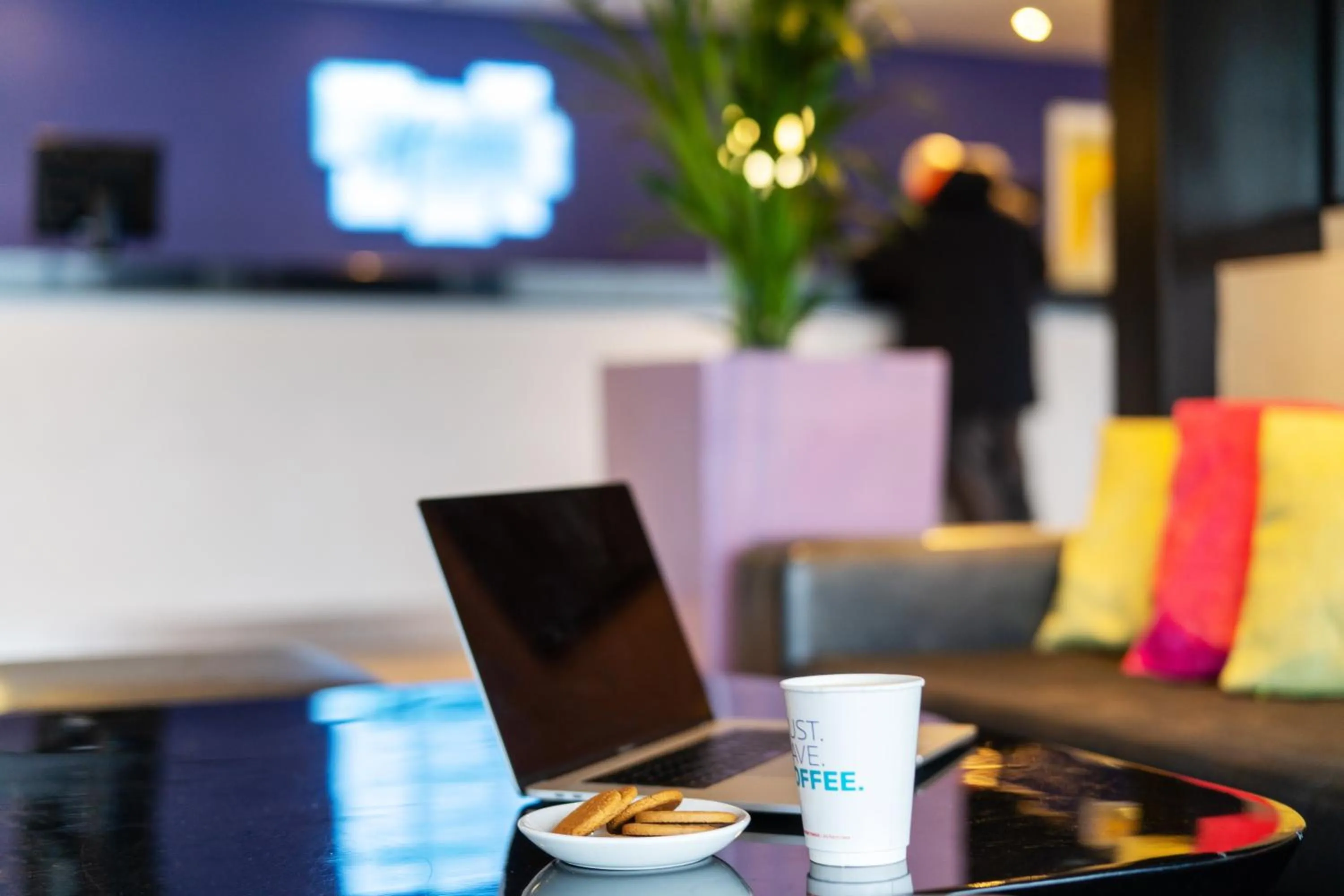 Lobby or reception in Holiday Inn Express Dundee by IHG