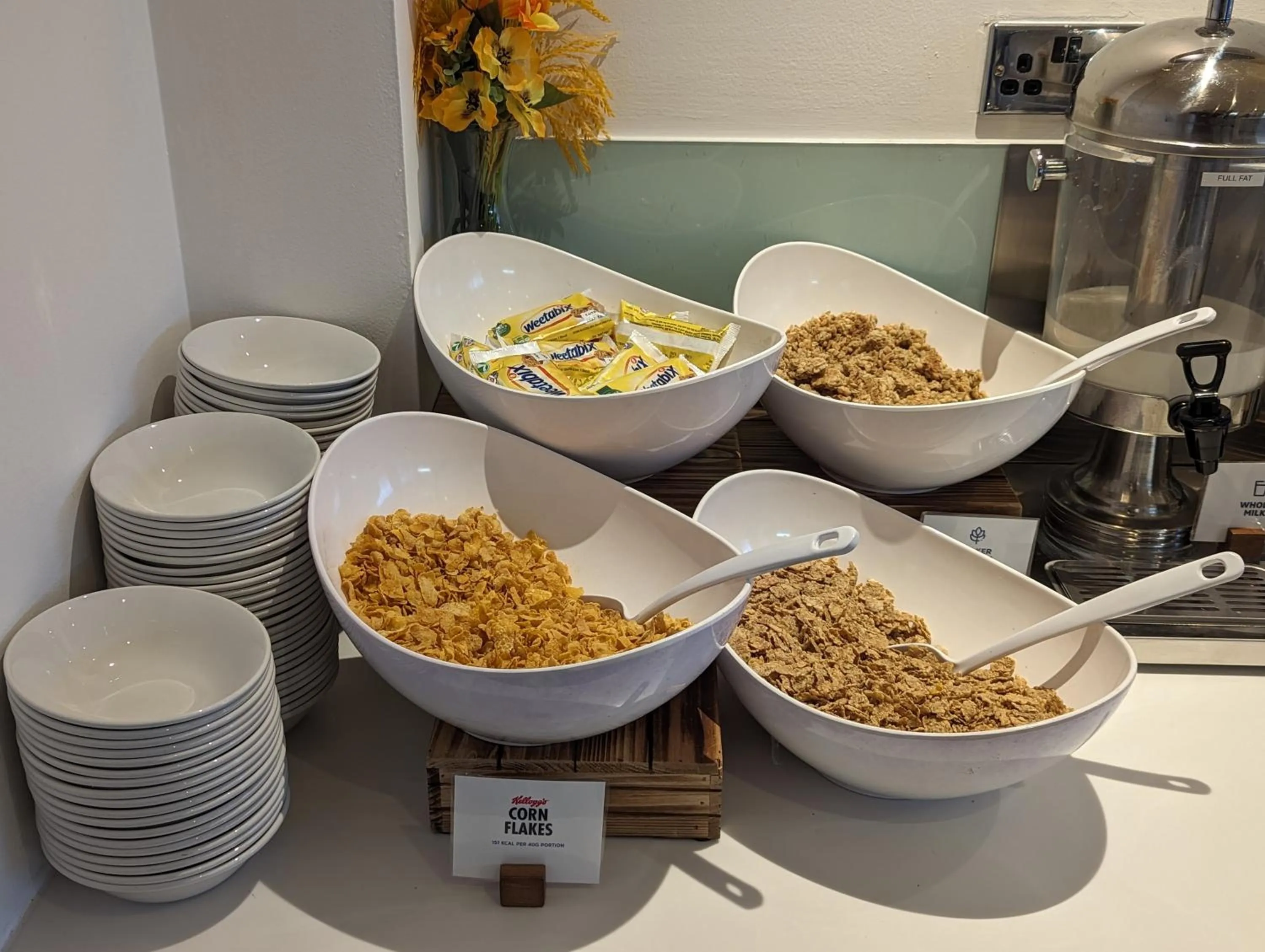 Buffet breakfast in Holiday Inn Express Dundee by IHG