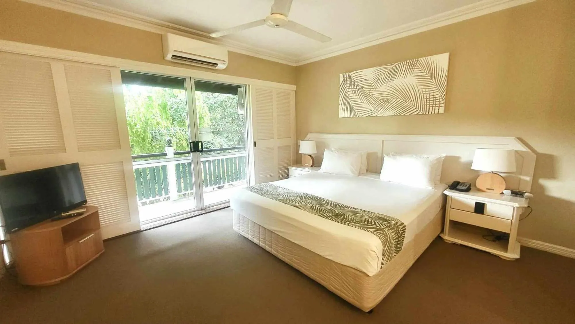 Bed in Cairns Colonial Club Resort