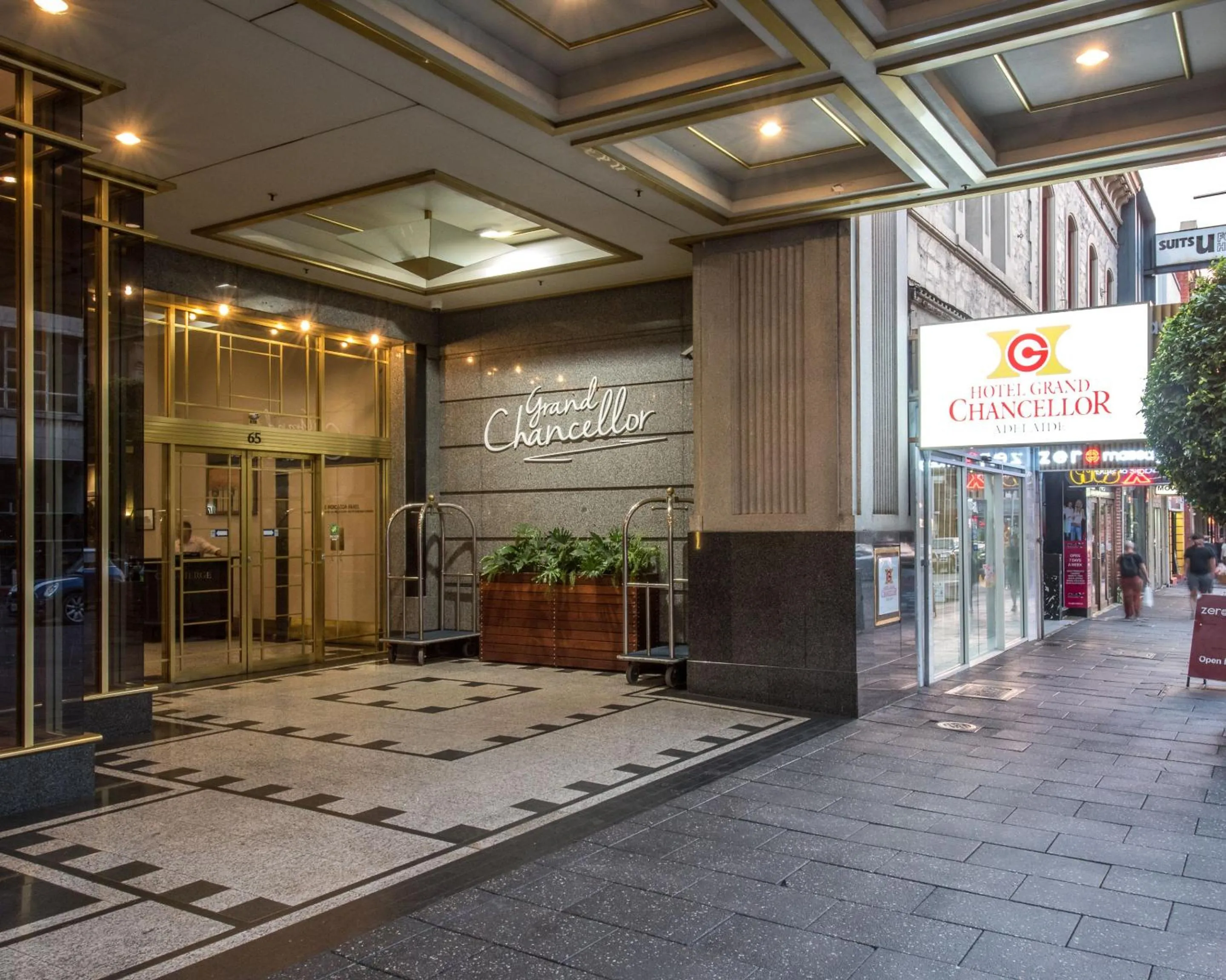 Facade/entrance in Hotel Grand Chancellor Adelaide