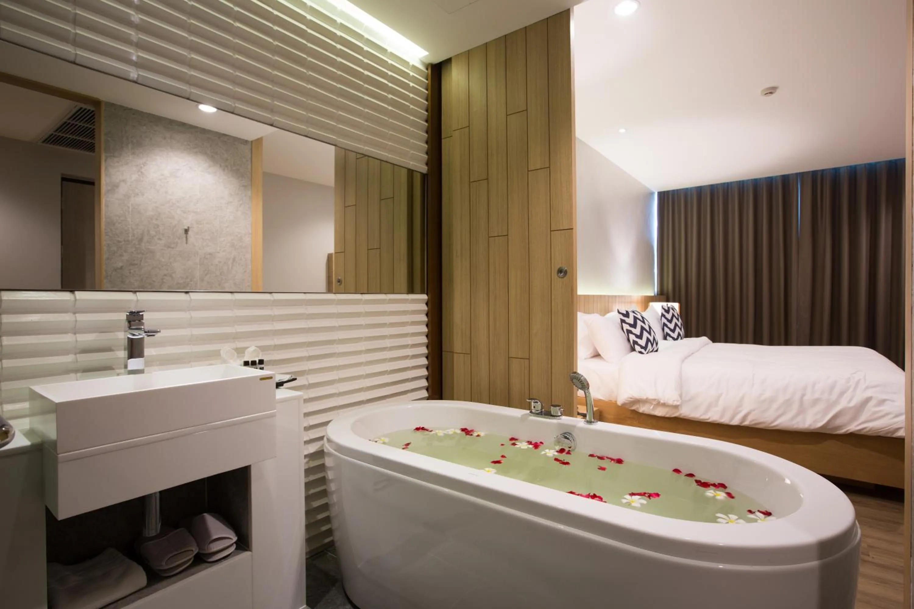Hot Tub, Bed in Asira Boutique HuaHin