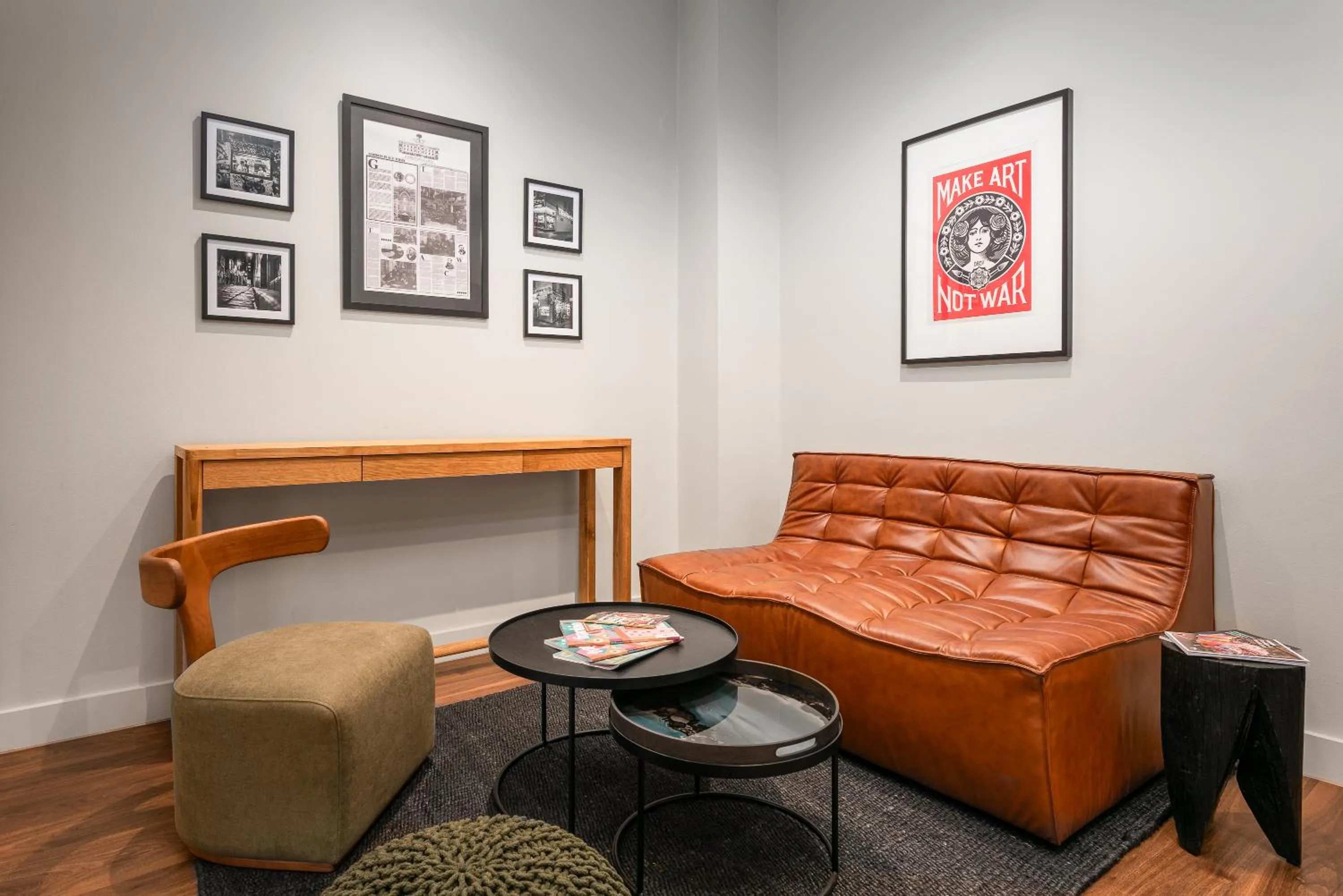 Communal lounge/ TV room in City Limits Hotel Apartments