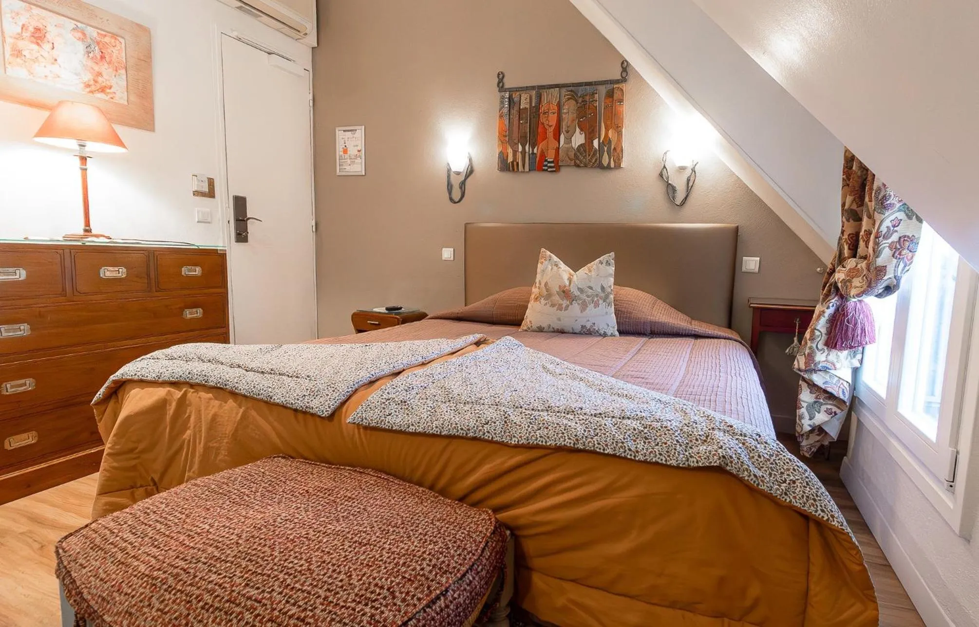 Photo of the whole room, Bed in Hotel des Bains