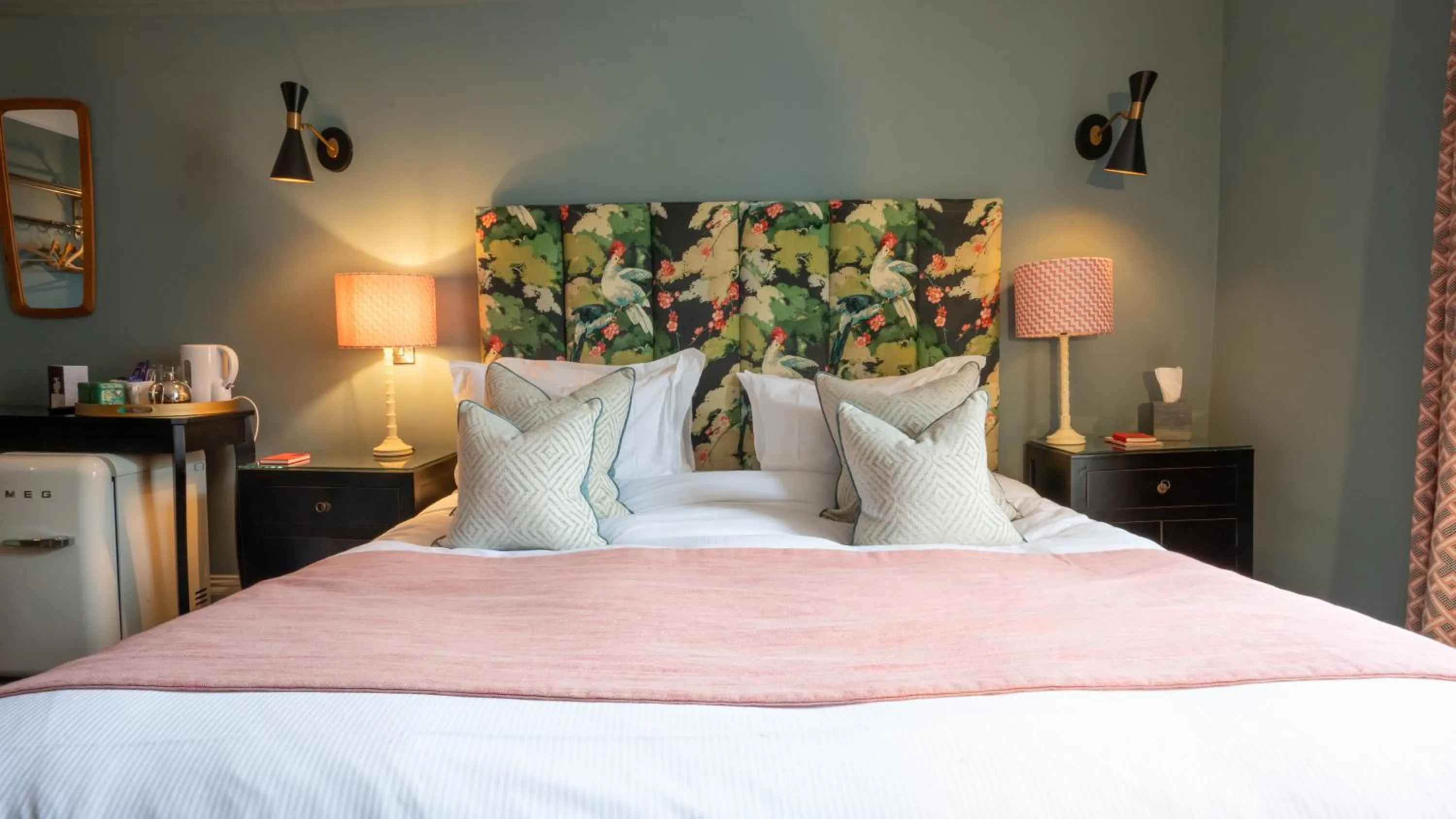 Bedroom, Bed in Plato's